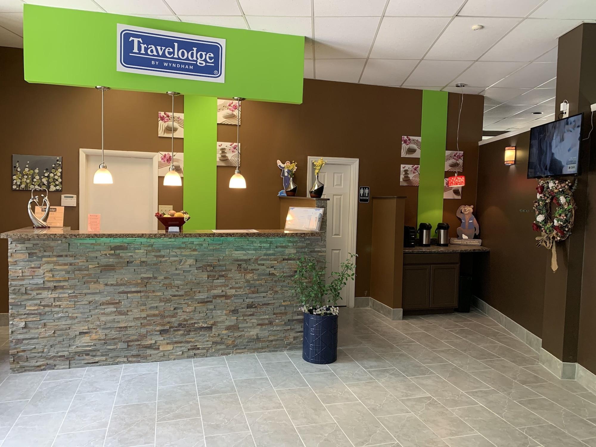 Vista Lobby Travelodge by Wyndham Lake George NY