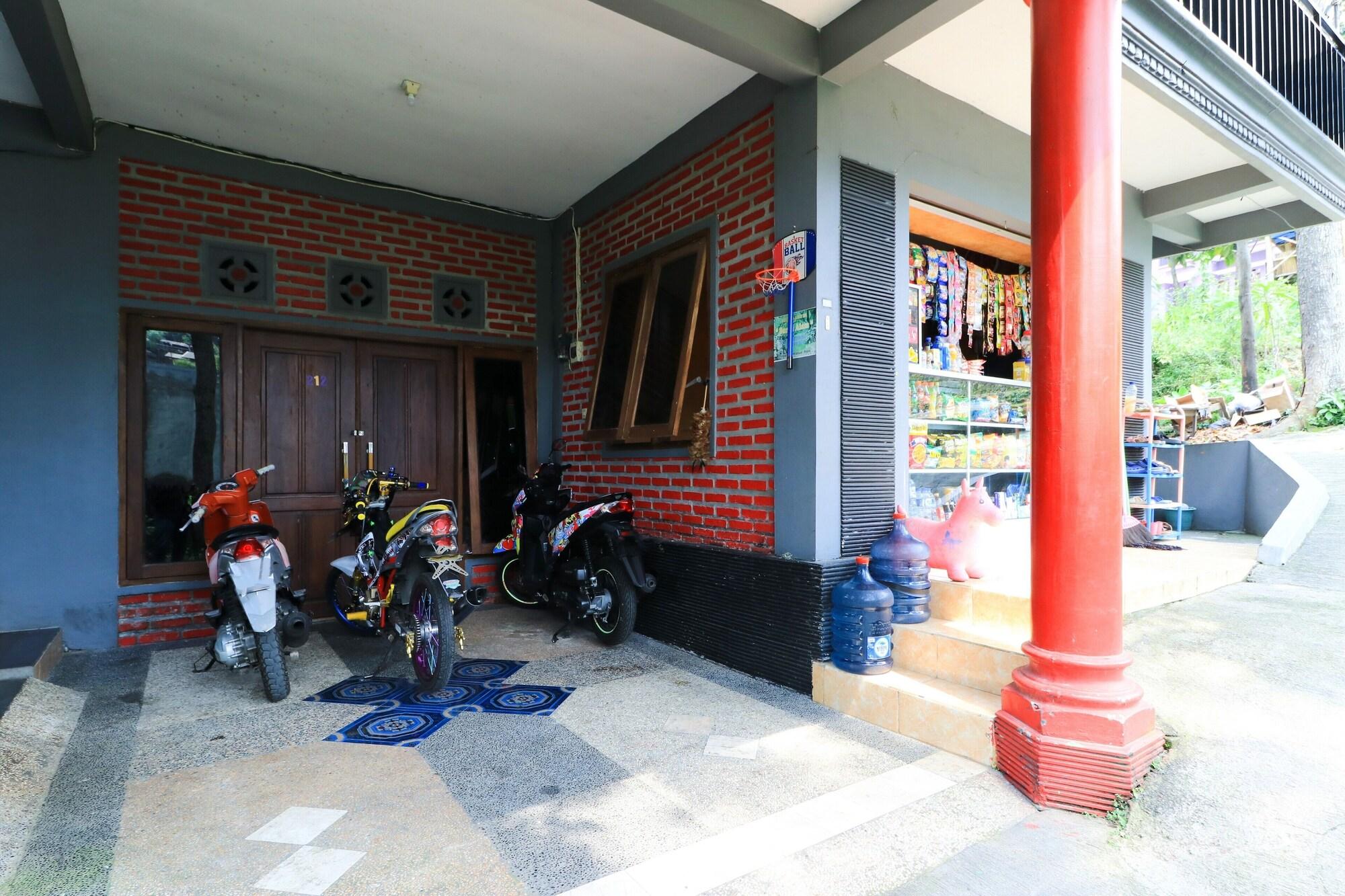 Vista Lobby Penginapan Villa Surya Alam