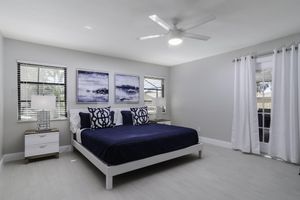 Alquiler Vacacional - SUMMER PROMO! Designer House, Heated Pool & Spa, close to beaches, FREE Bikes
