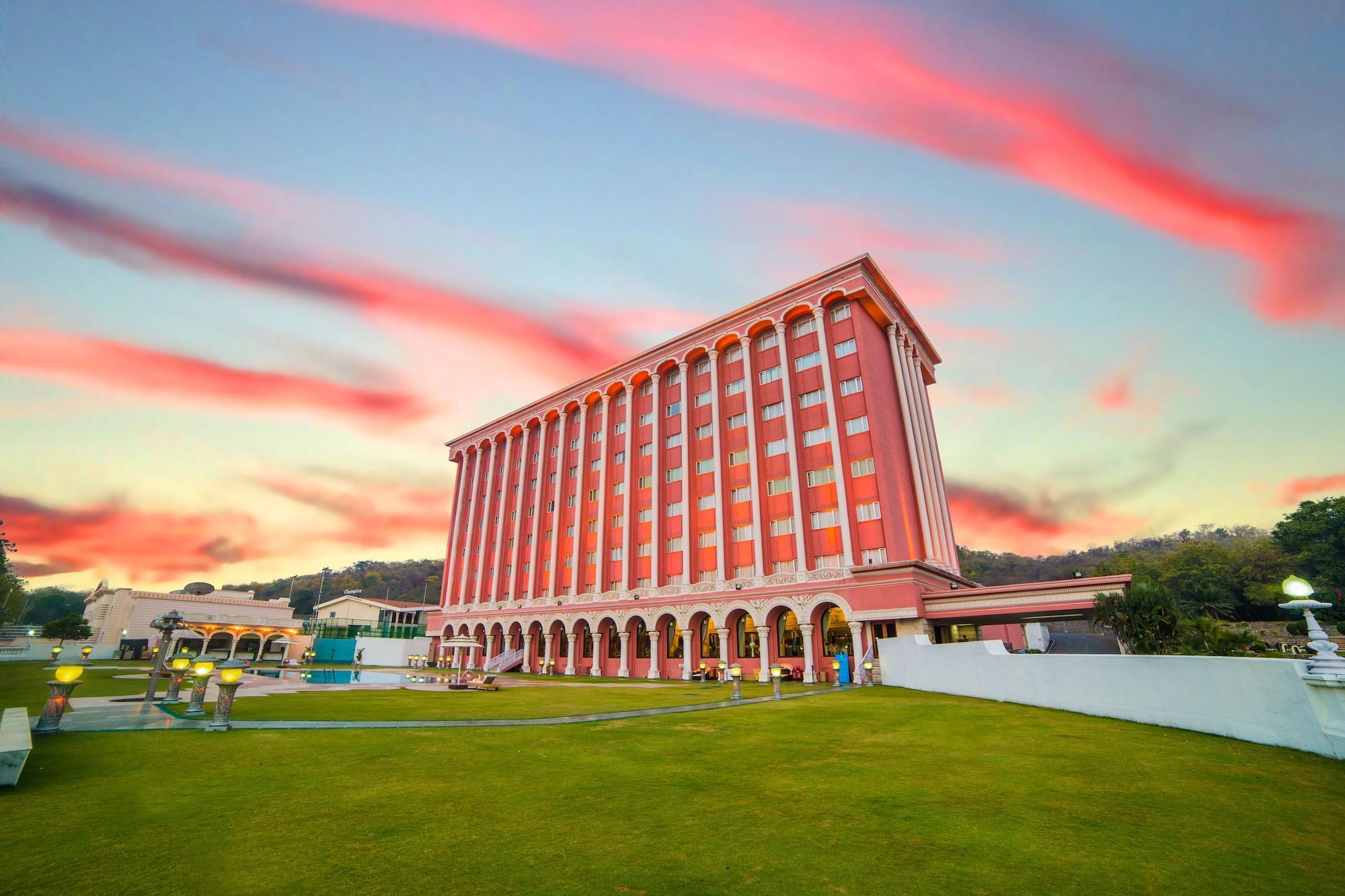 Vista Exterior Hotel Sitara