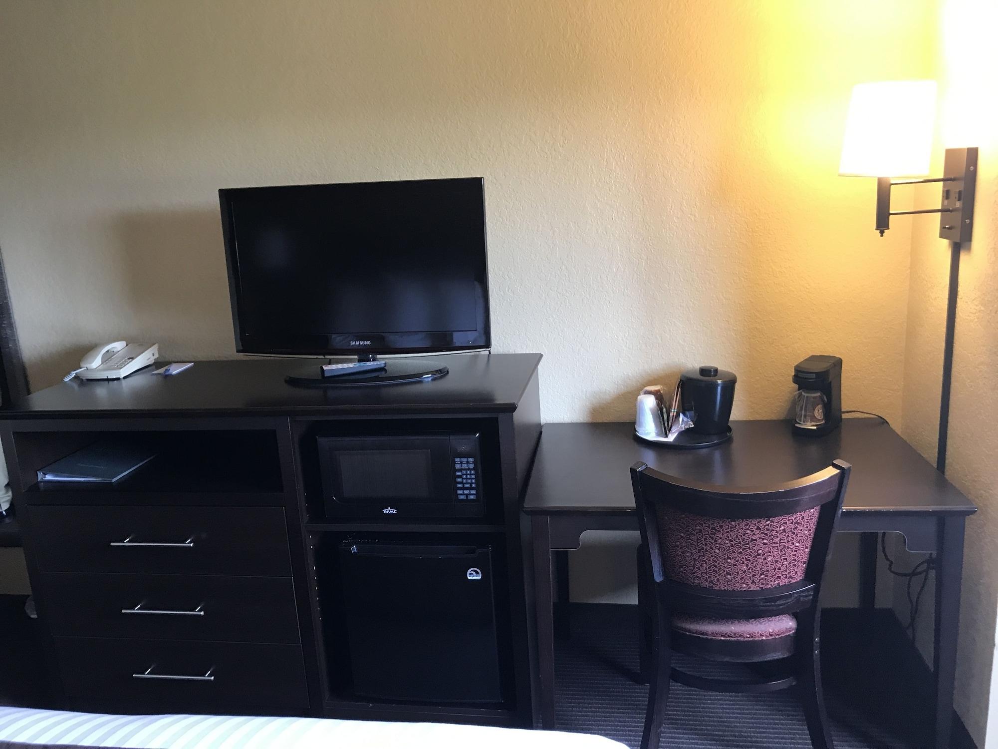 Set de Habitación AmericInn by Wyndham West Bend