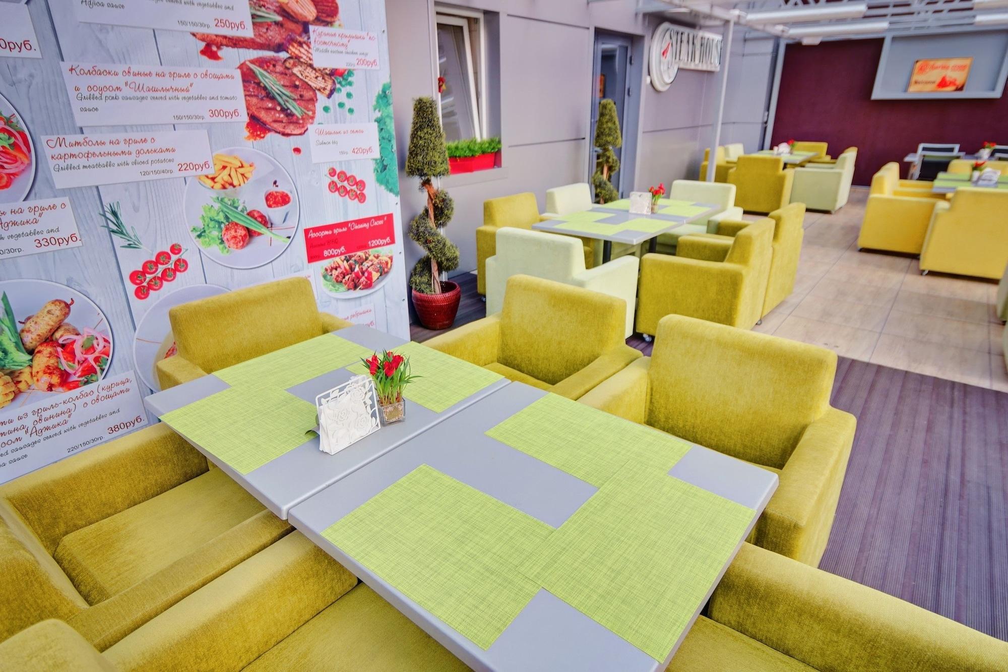 Bar/Salón Cairoli Rooms