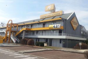 Alojamiento - Premiere Classe Lyon Est - Aéroport Saint Exupéry