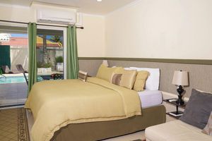 Alquiler Vacacional - Luxury Beach Suite With Pool 5 mins Away From Beach - Beach Chairs Included!