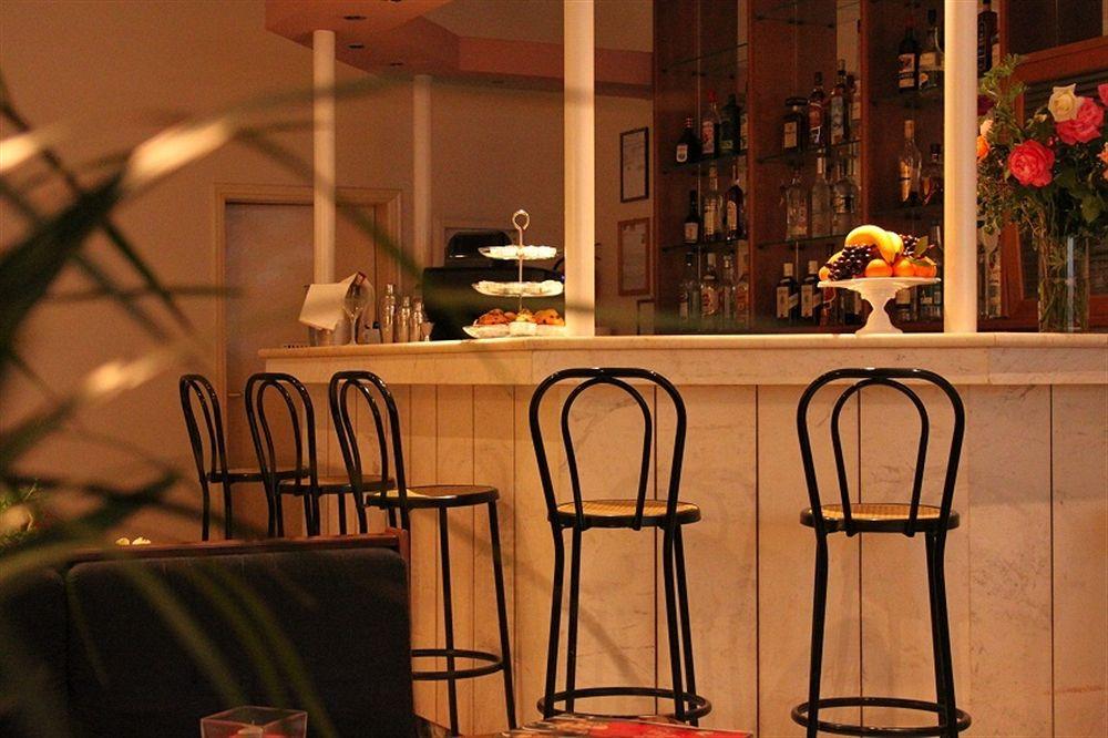 Bar/Salón Achillion
