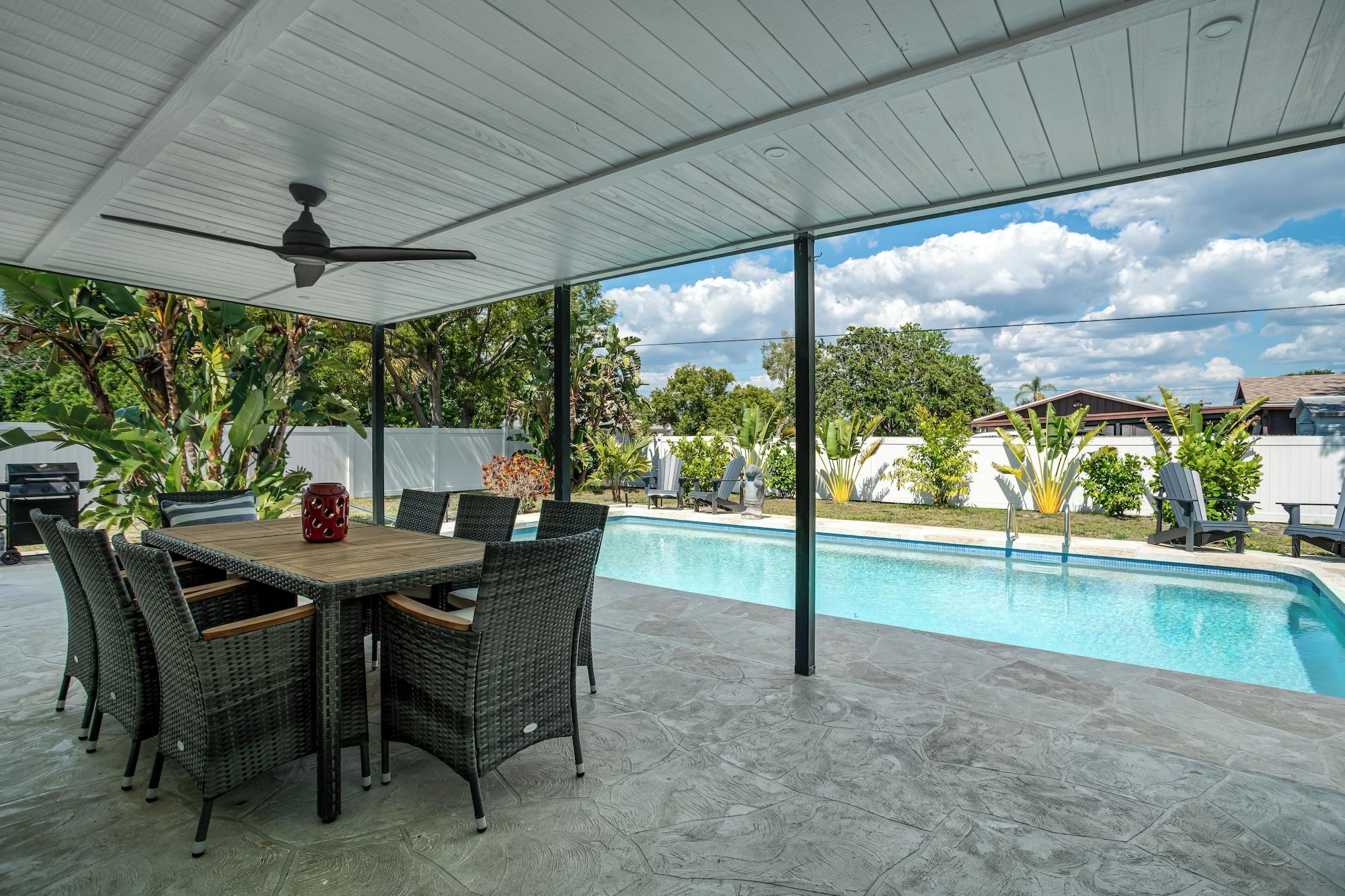 Restaurant Luxury Pool Retreat near Siesta Key