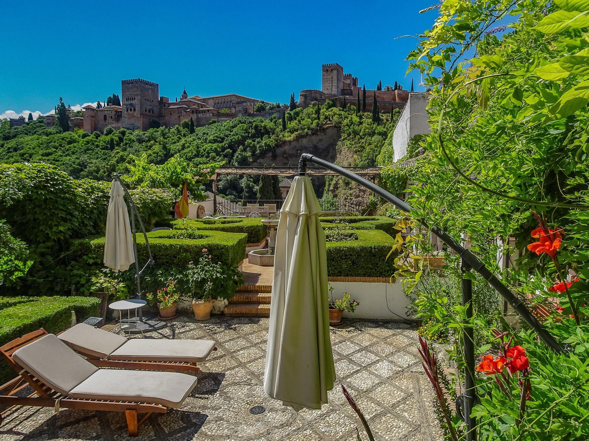 Vista da piscina Apartamentos Turisticos Alhambra