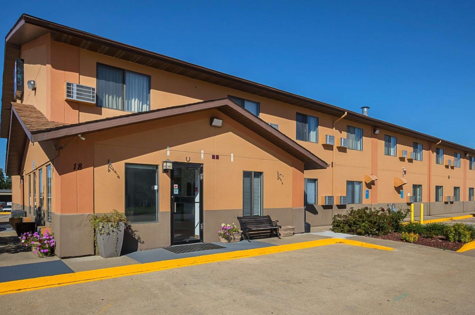 Vista Exterior Motel 6 Marshalltown, IA