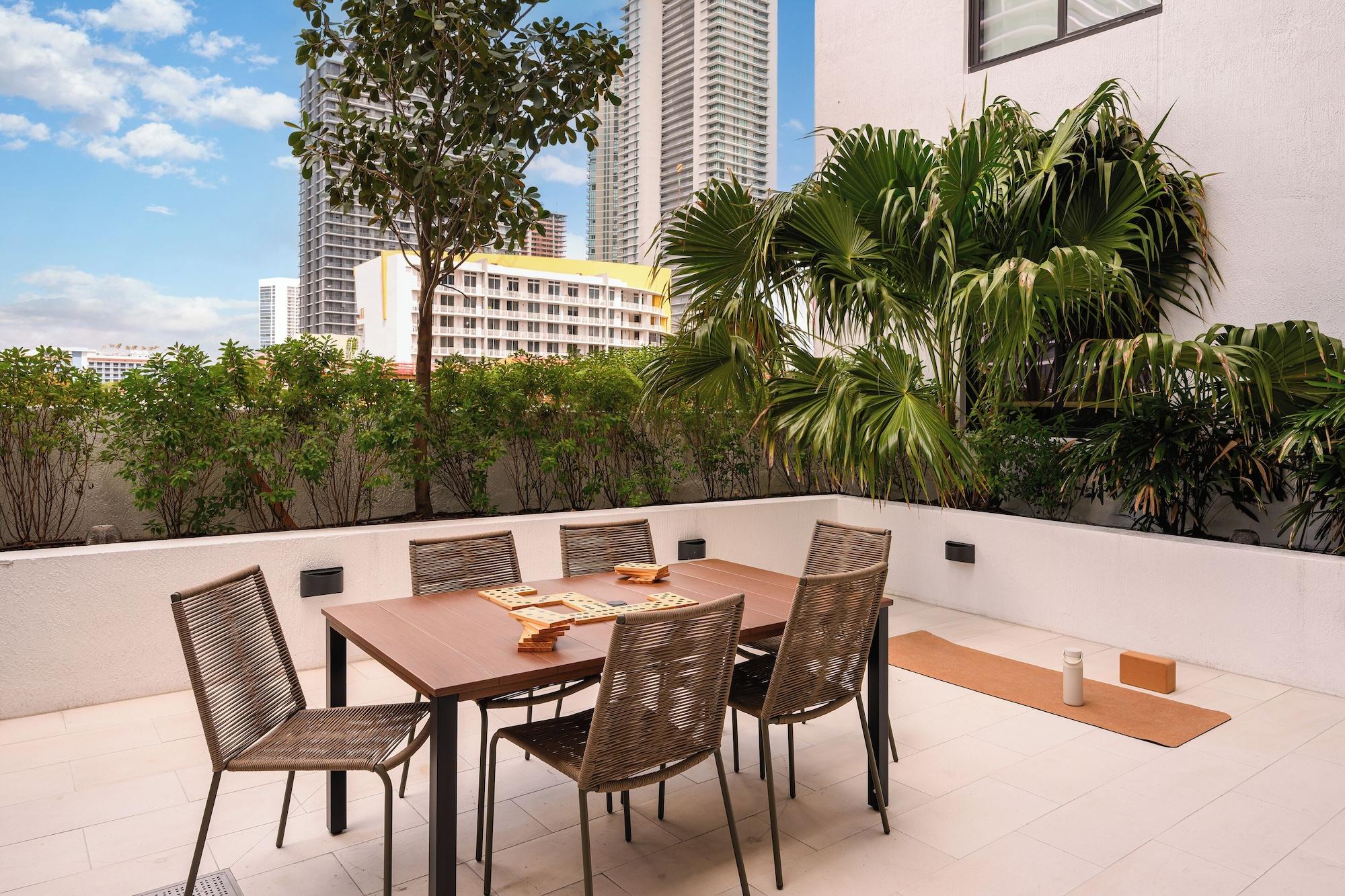 Restaurant Sense28 Edgewater, an AvantStay Hotel