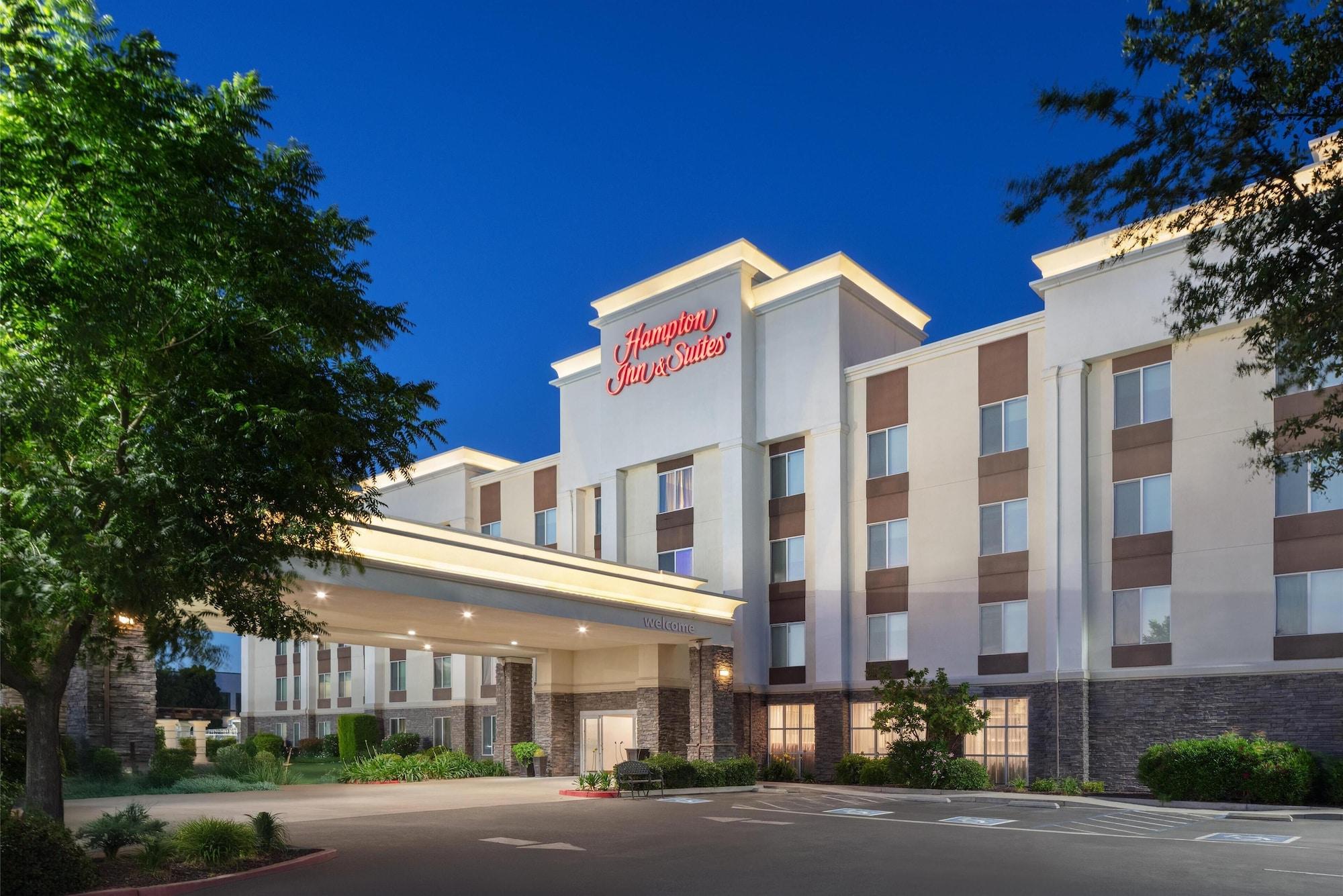 Vista Exterior Hampton Inn & Suites Fresno