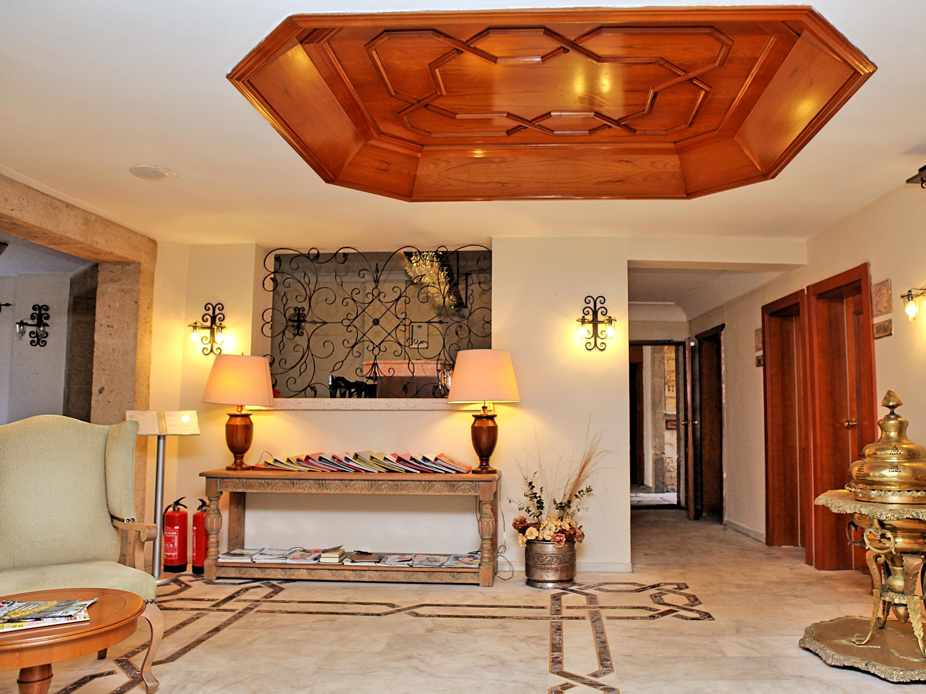 Vista Lobby Aspen Hotel