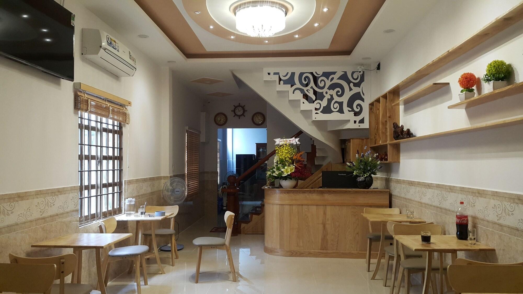 Vista Lobby Tomorrow Hostel
