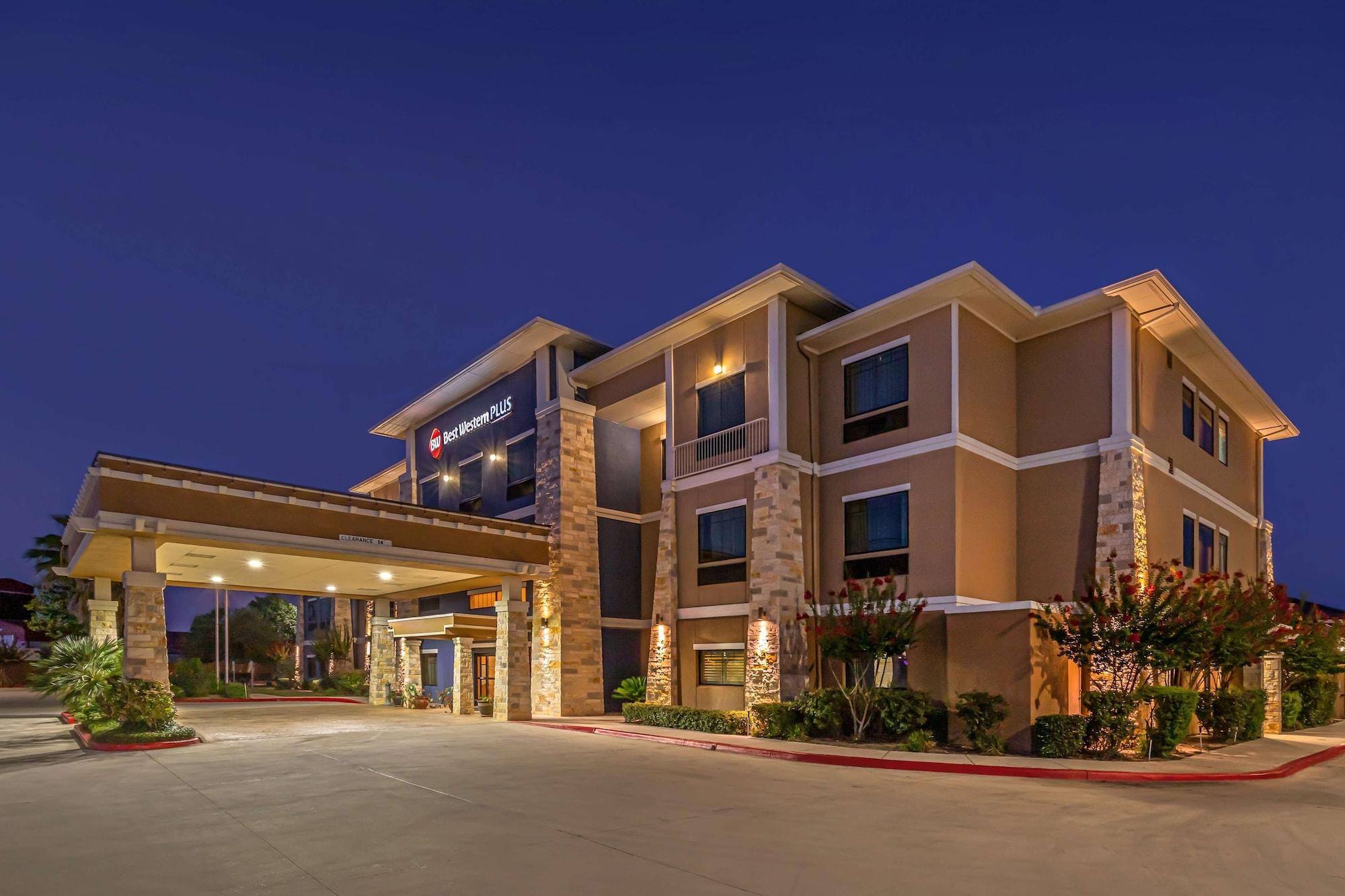 Vista Exterior Best Western Plus Lytle Inn & Suites