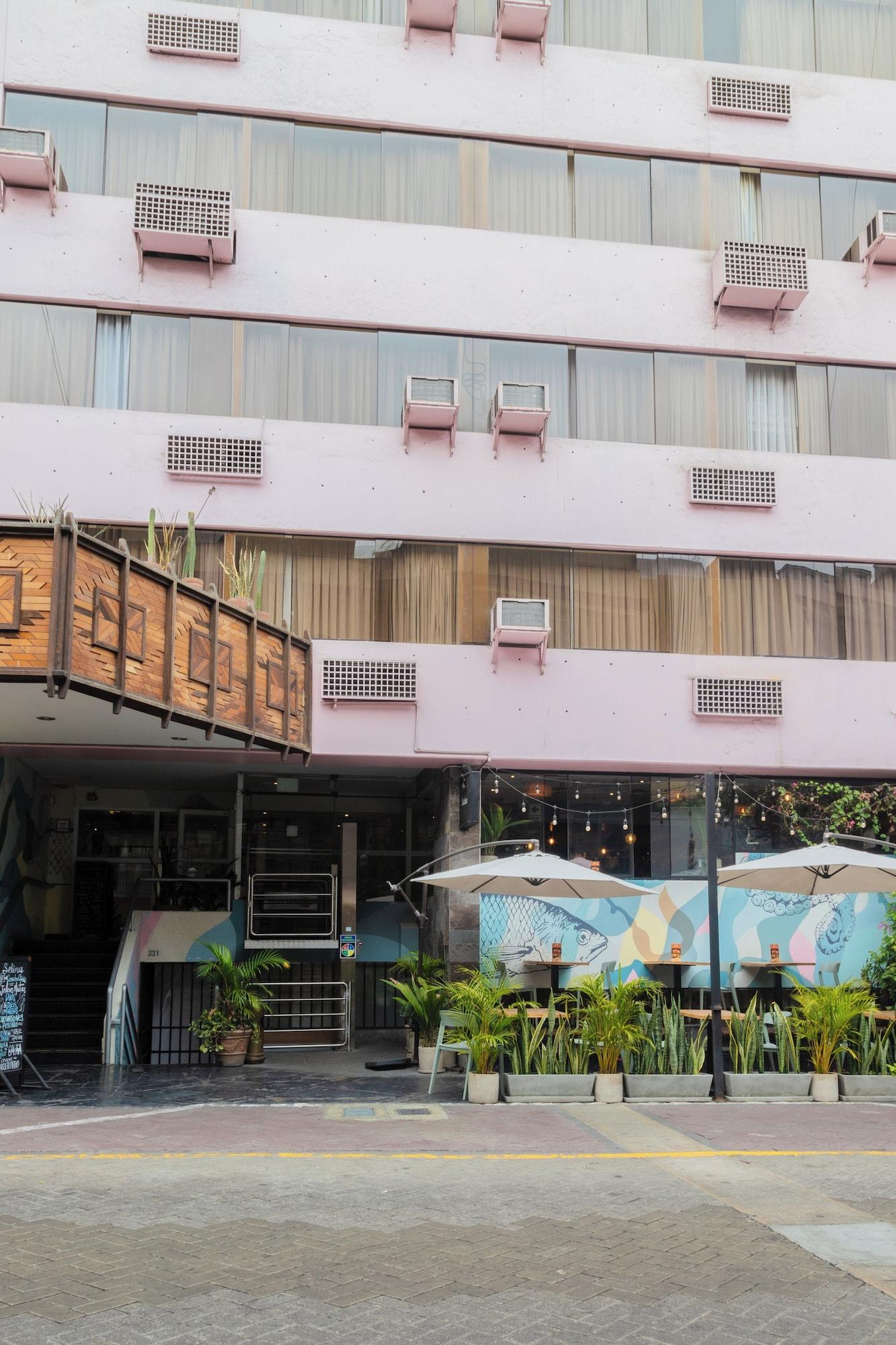 Vista Exterior Qema Lima