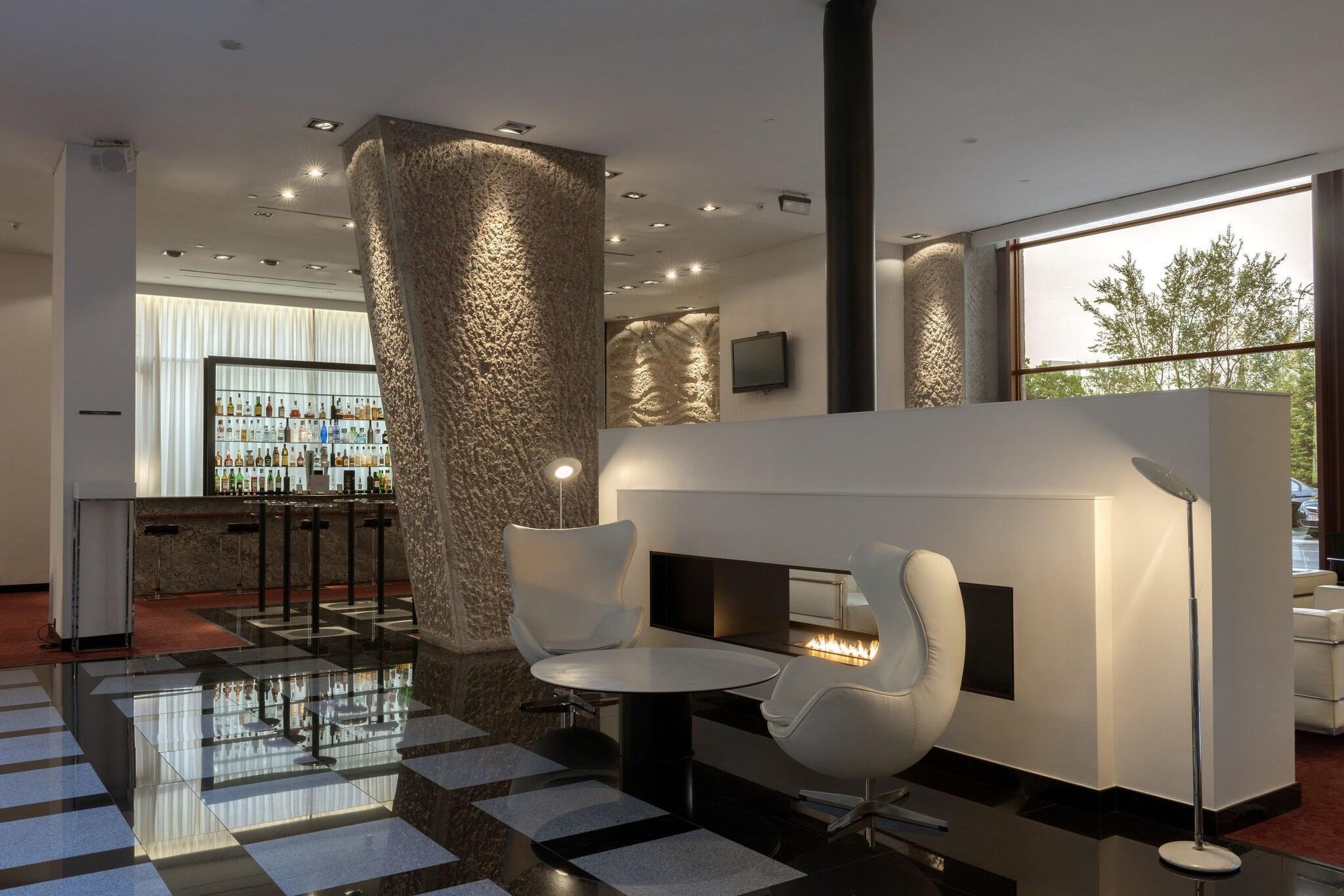Vista Lobby Hilton Madrid Airport