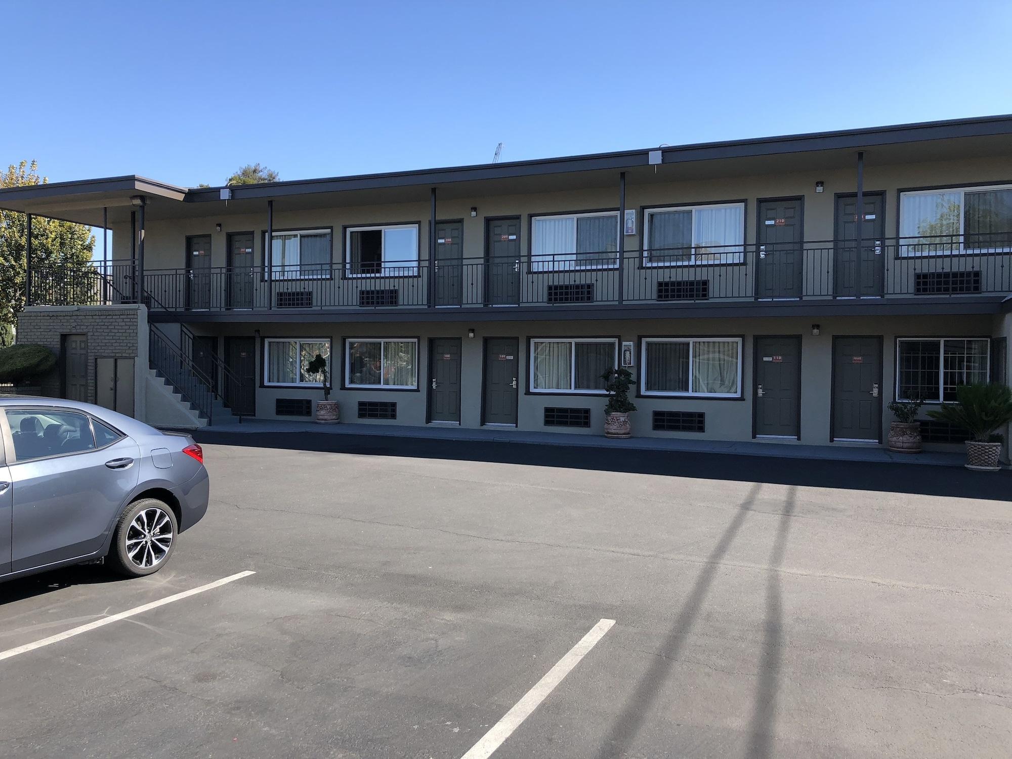 Vista Exterior Bay Bridge Inn