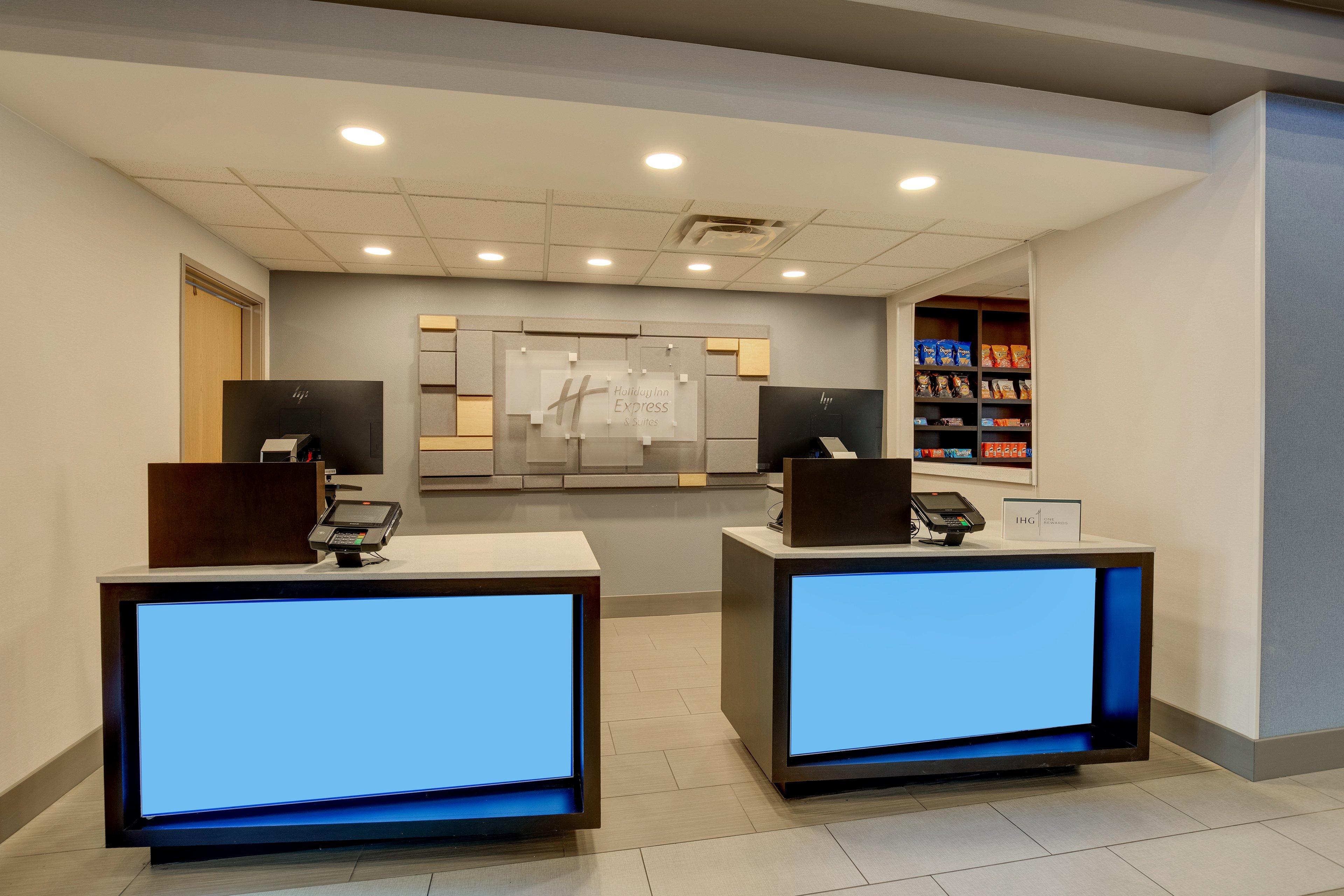 Vista Lobby Holiday Inn Express I95 Capitol BeltwayLargo