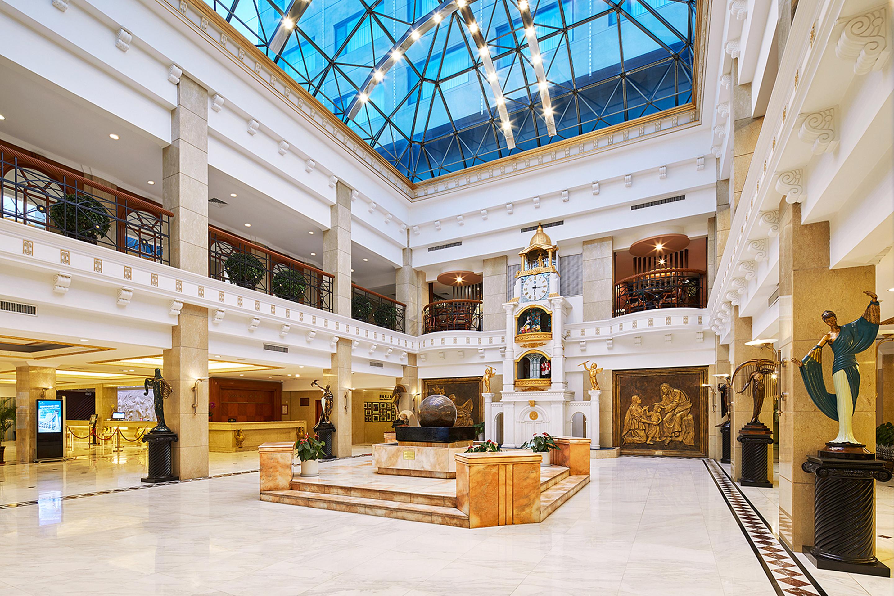 Vista Lobby Grand Regency Hotel