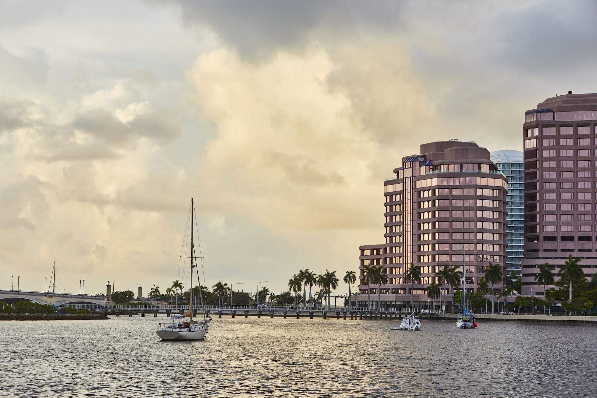 Vista Exterior Hotel AKA West Palm