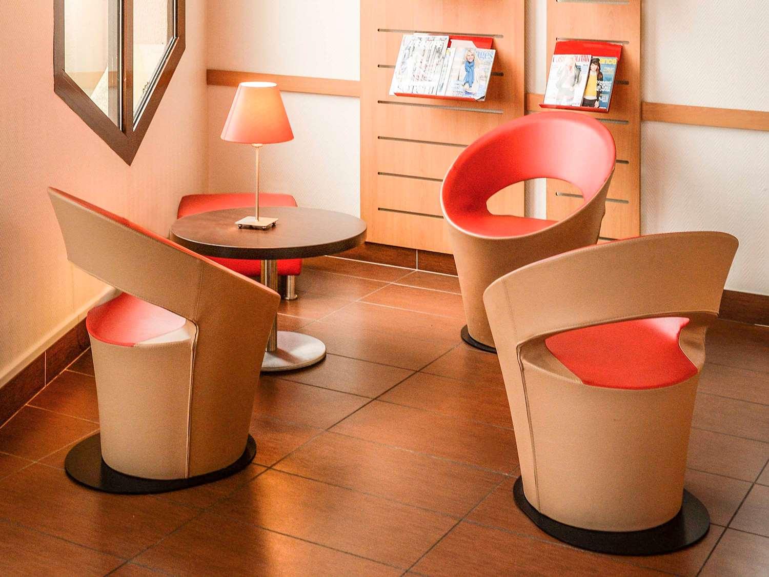 Bar/Salón ibis Saint Lo La Chevalerie