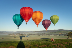Actividad - Ascenso al amanecer: Un majestuoso vuelo en globo por el valle de Avon.