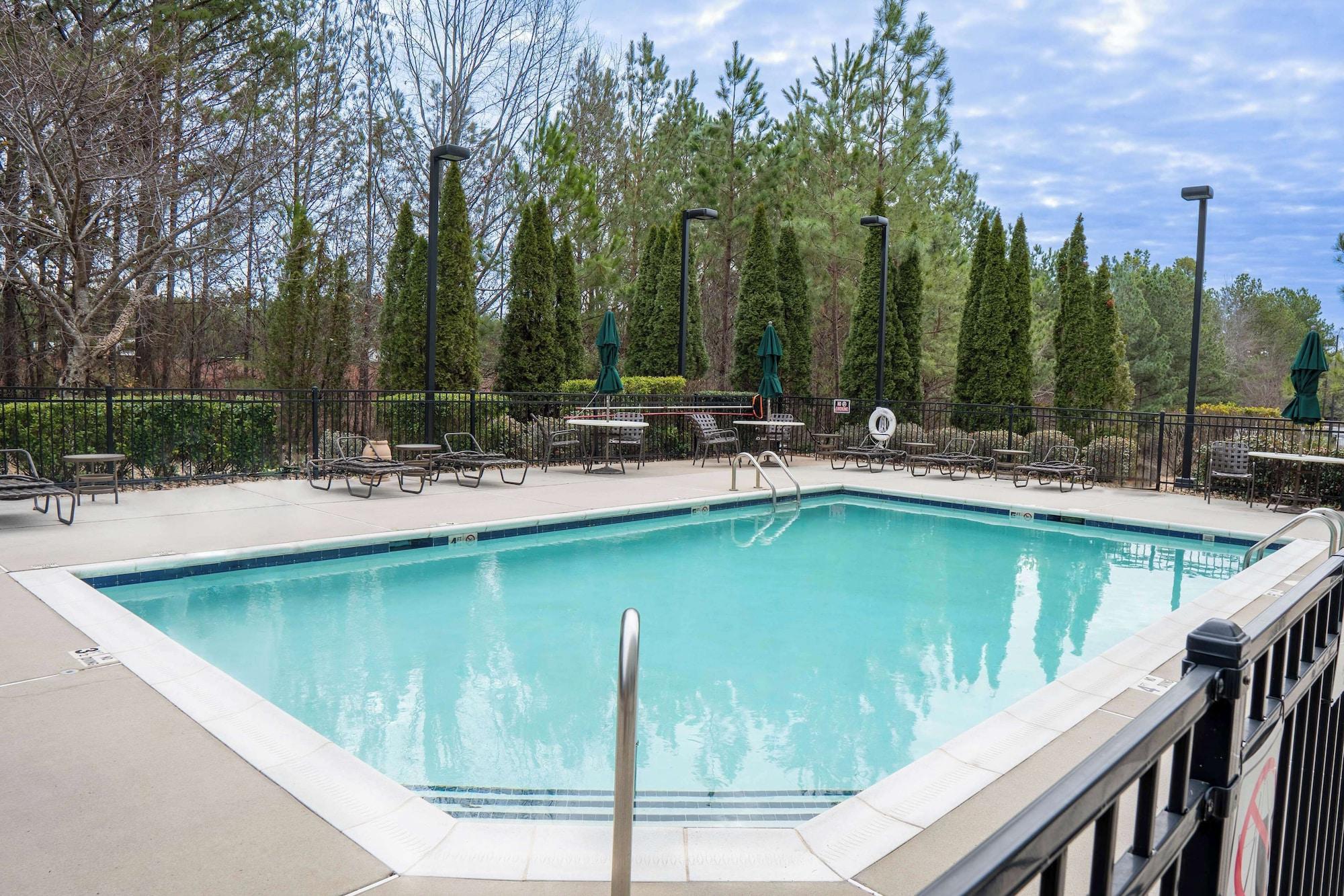 Vista Piscina Hampton Inn Covington, GA