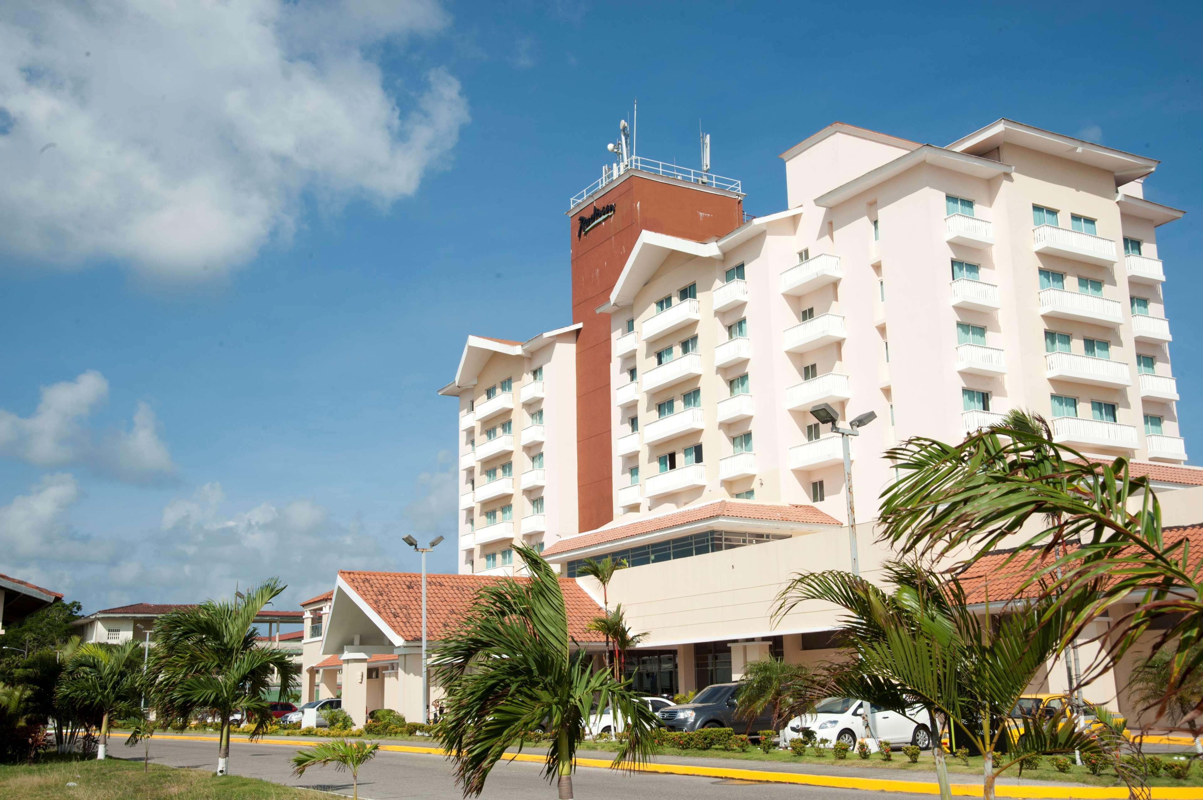 Vista Exterior Radisson Colon 2,000 Hotel & Casino