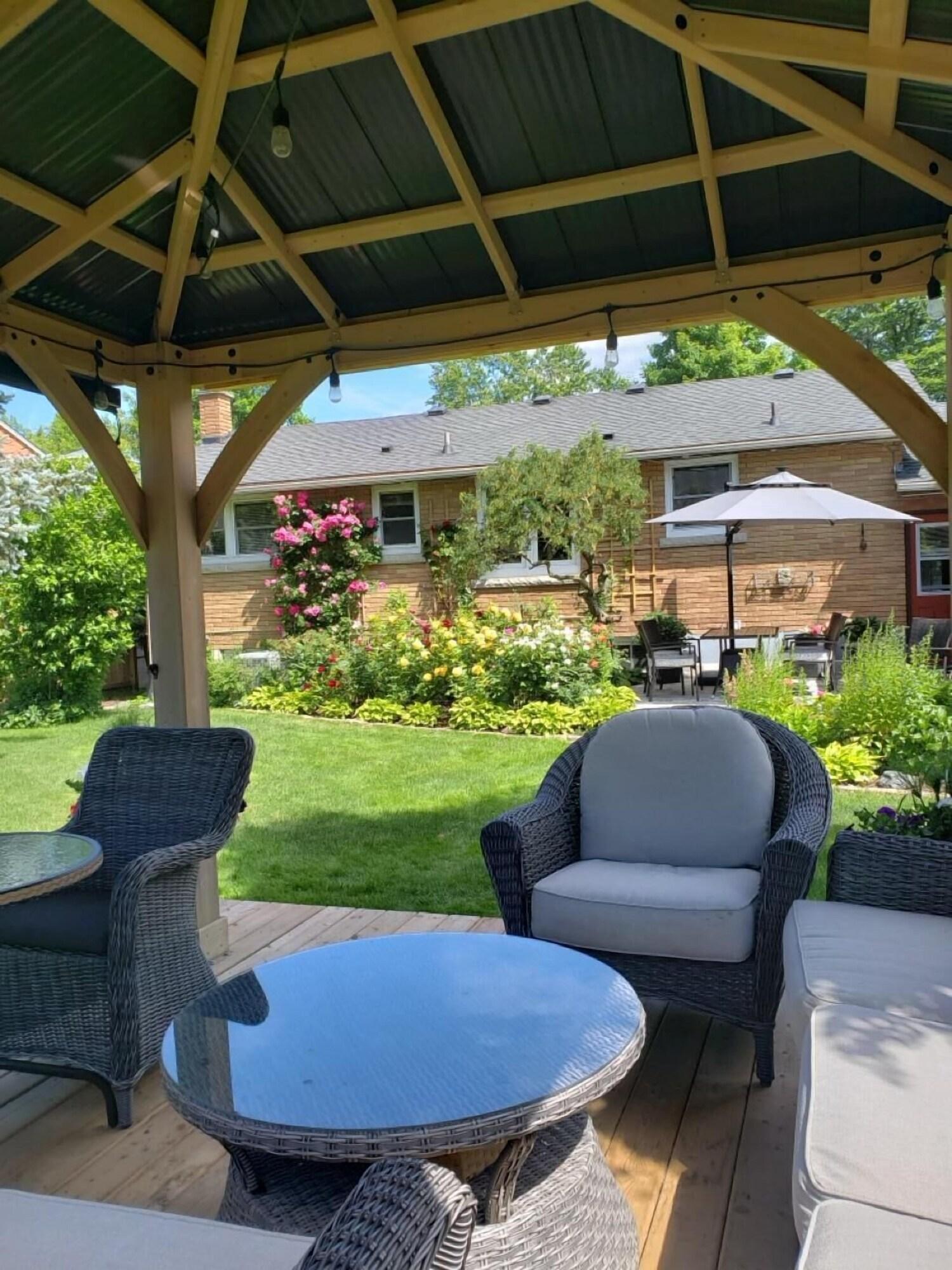 Vista Exterior 627 On King Bed and Breakfast