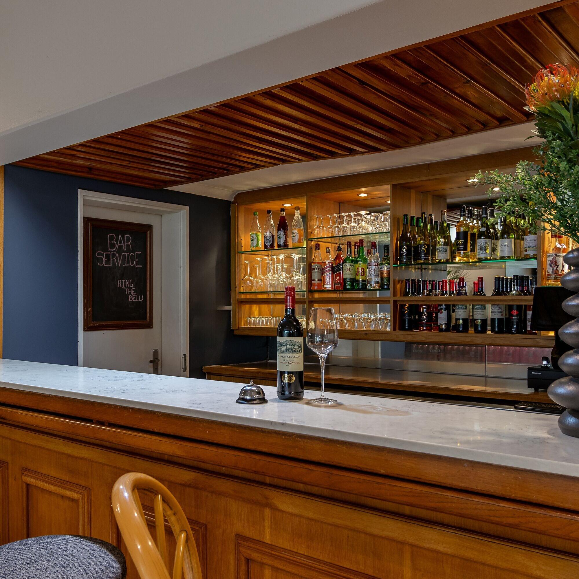 Bar/Salón Premier Express Inn George