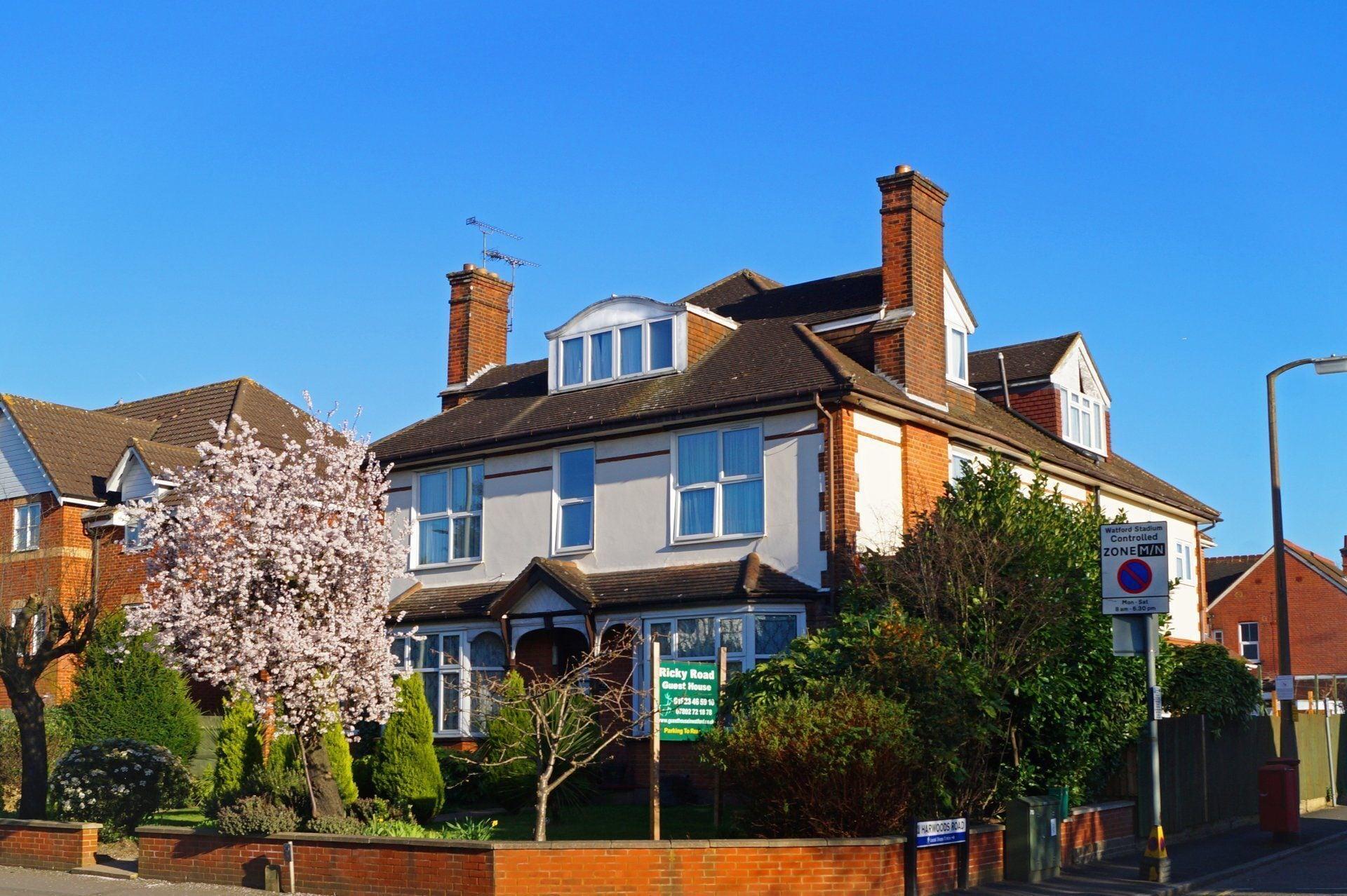 Vista Exterior Ricky Road Guest House - Premium