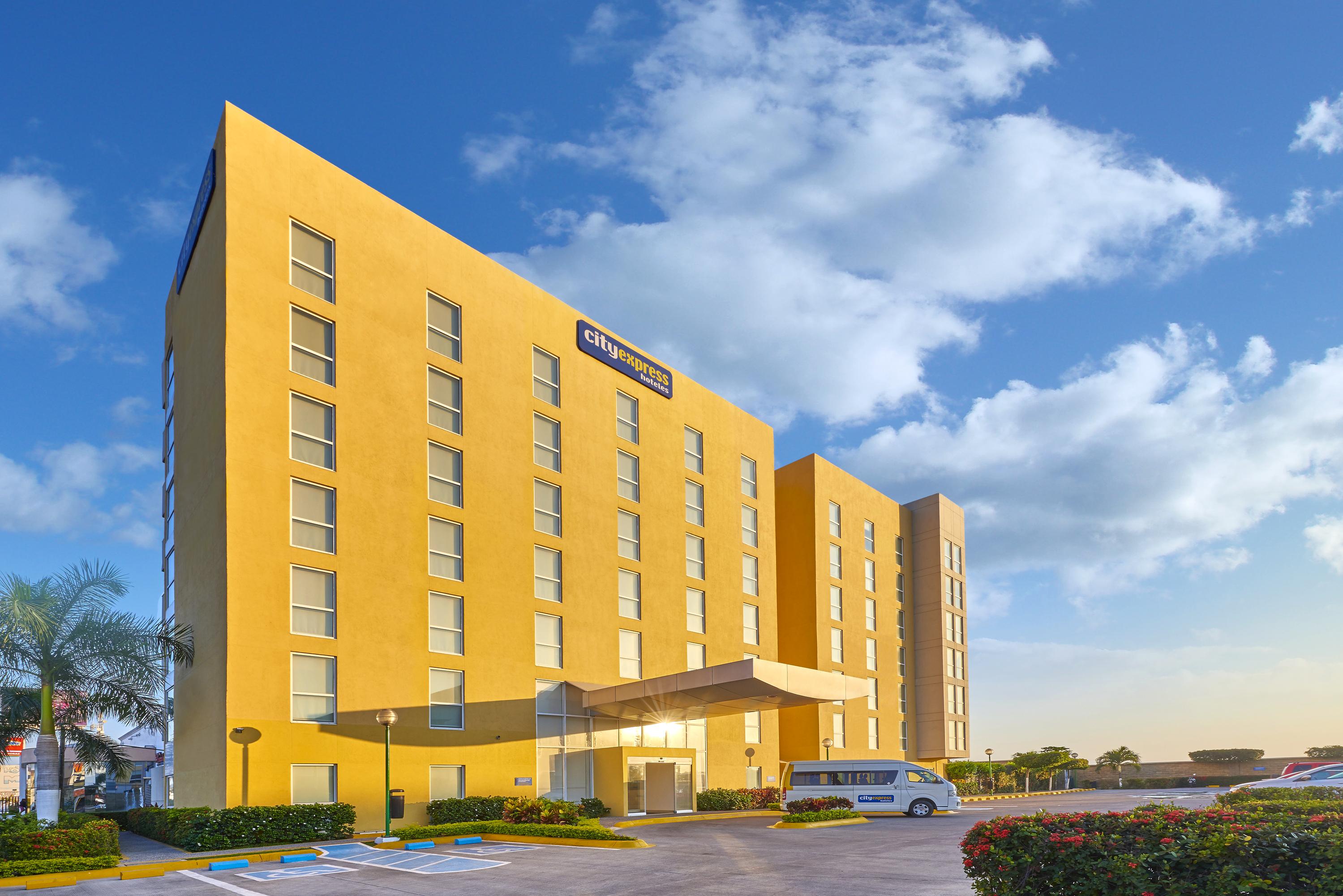 Vista Exterior City Express by Marriott Manzanillo
