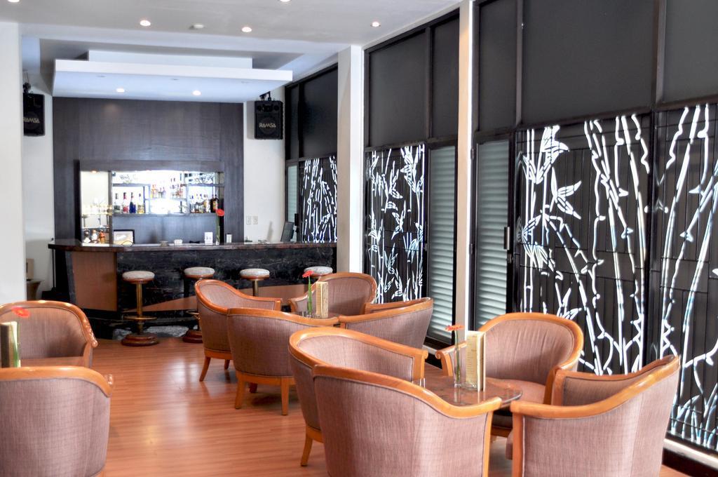 Bar/Salón Hotel Santika Cirebon