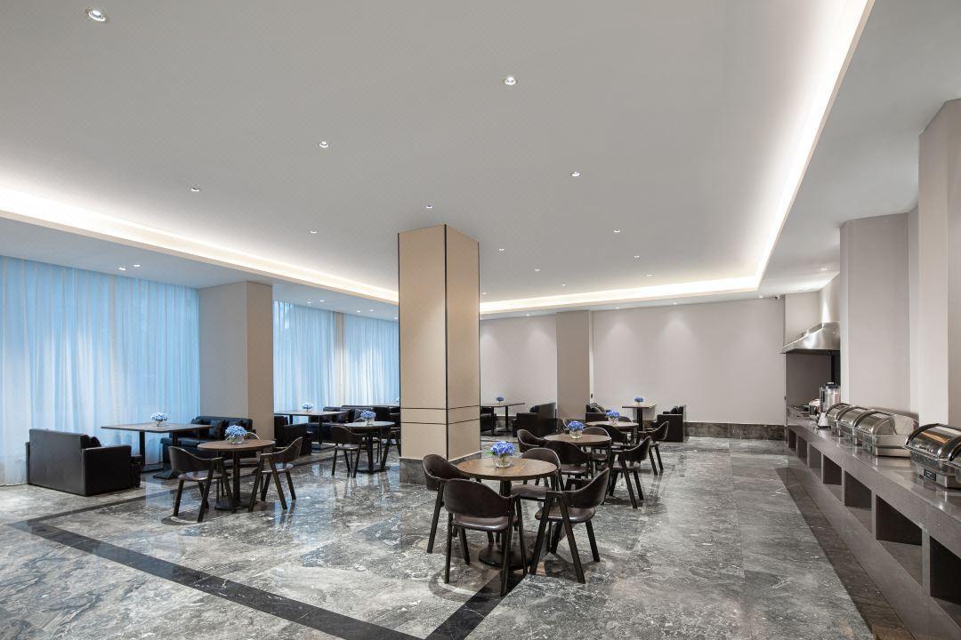 Restaurant Microtel By Wyndham Heyuan