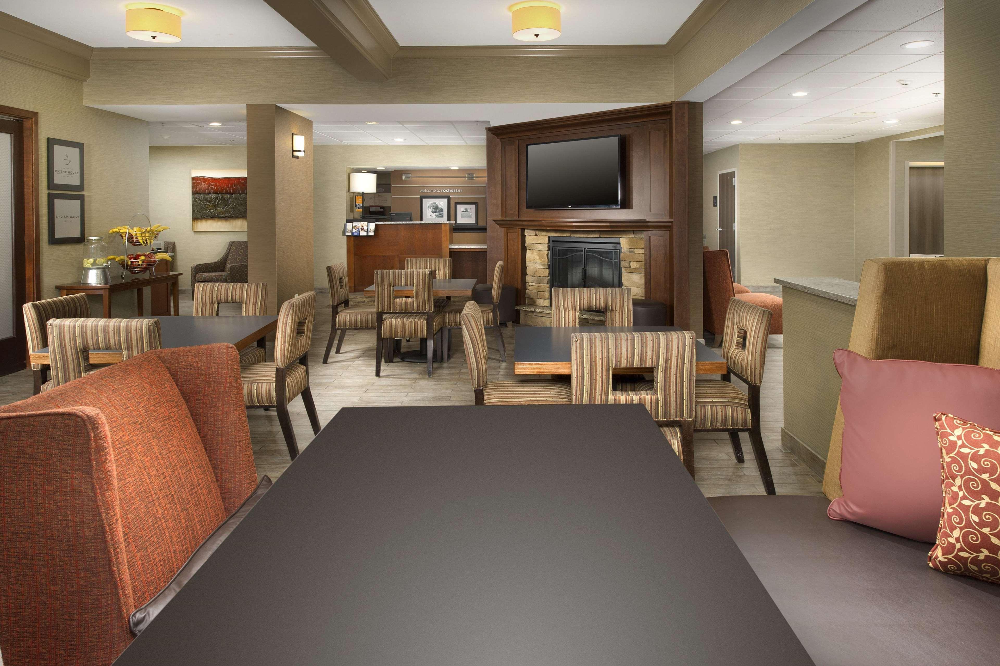 Vista Lobby Hampton Inn Rochester-Greece