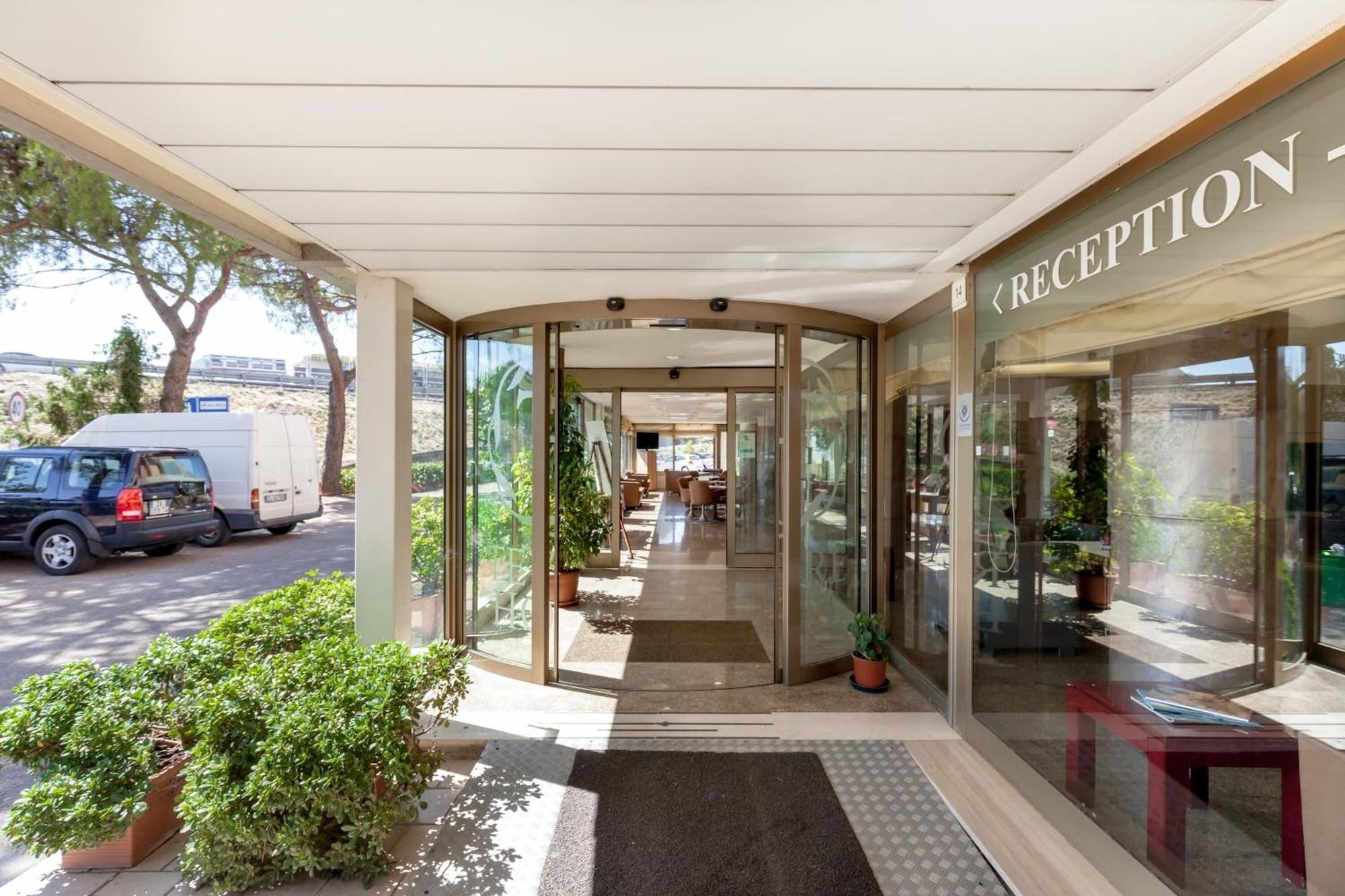 Vista Exterior Hotel Tevere