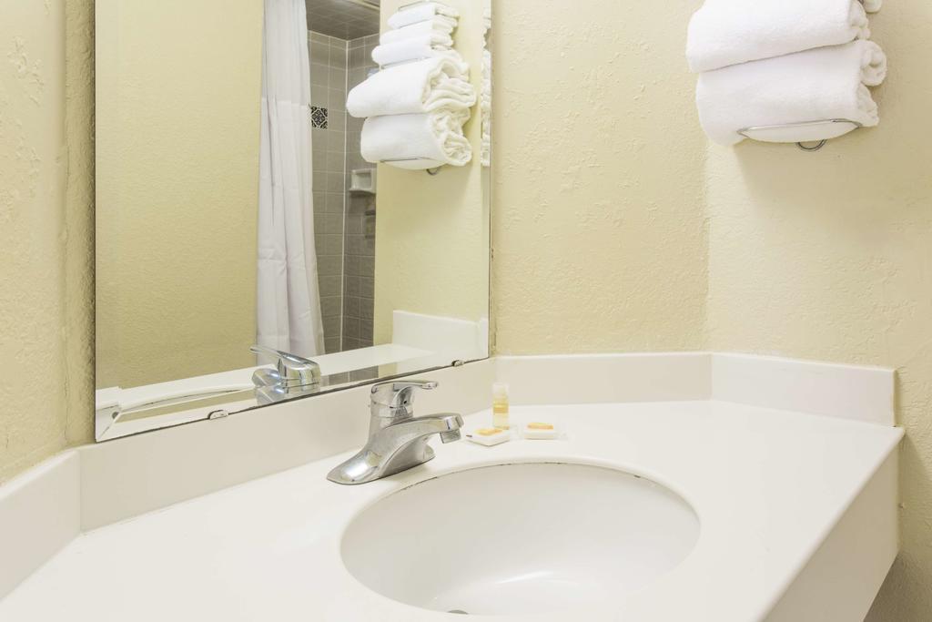 Vista Exterior Quality Inn and Suites