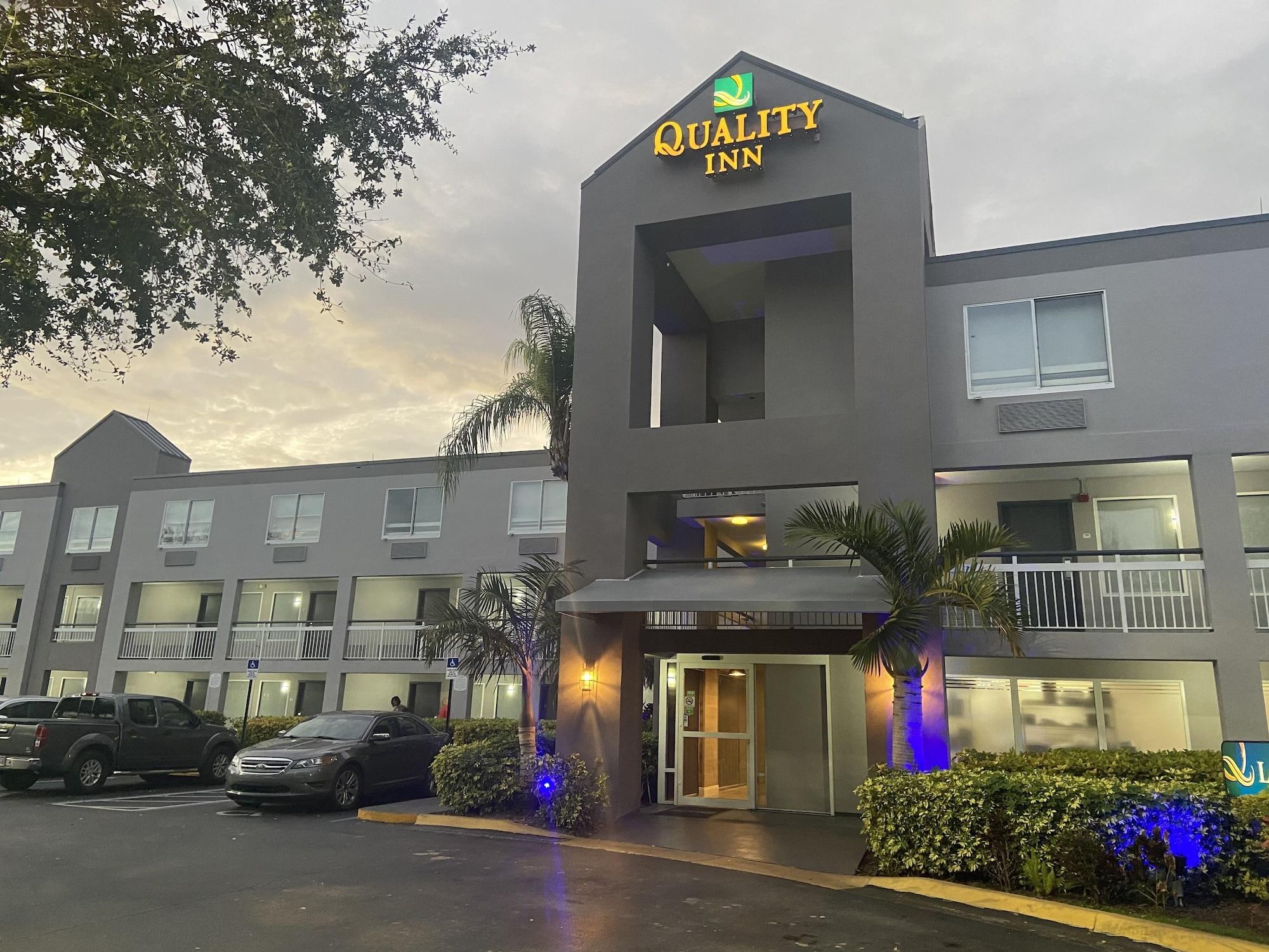 Vista Exterior Quality Inn Miami Airport - Doral