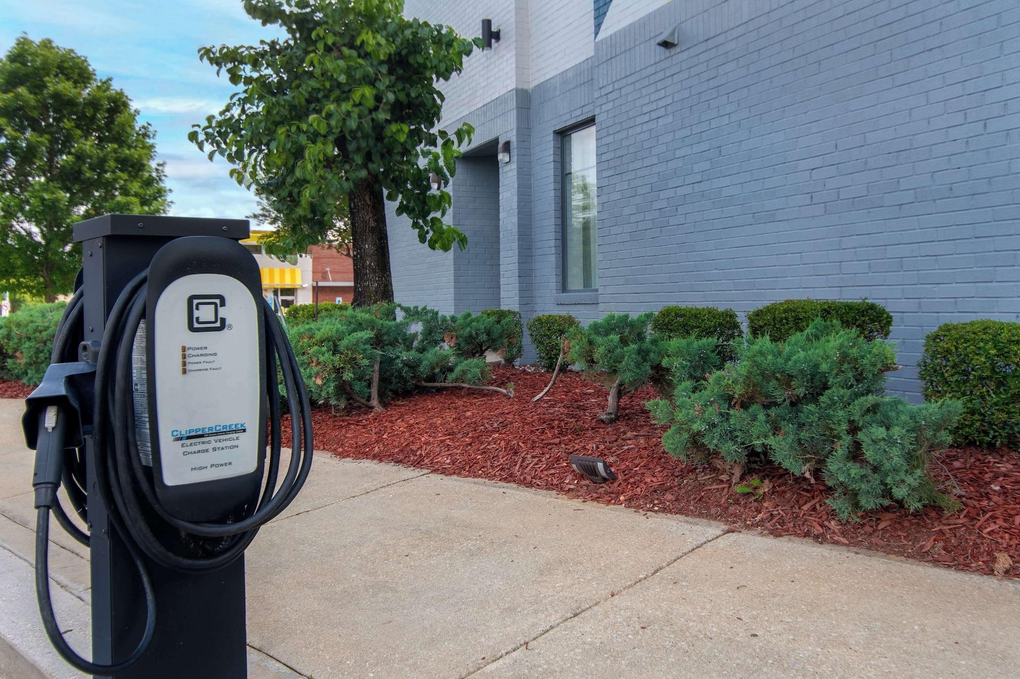 Vista Exterior Spark by Hilton Montgomery EastChase