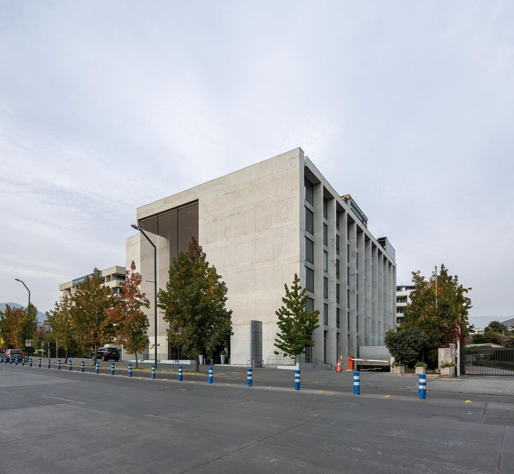 Vista Exterior Wyndham Santiago Pettra