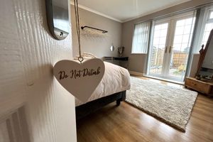 Alquiler Vacacional - Escape to our tranquil 3-bedroom bungalow in Wakefield, Entire home.