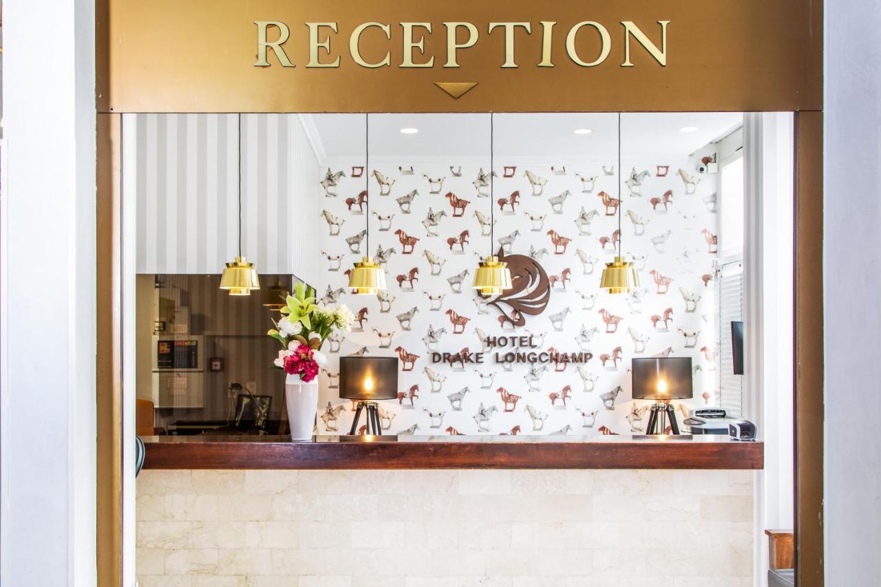 Vista Lobby Drake Longchamp