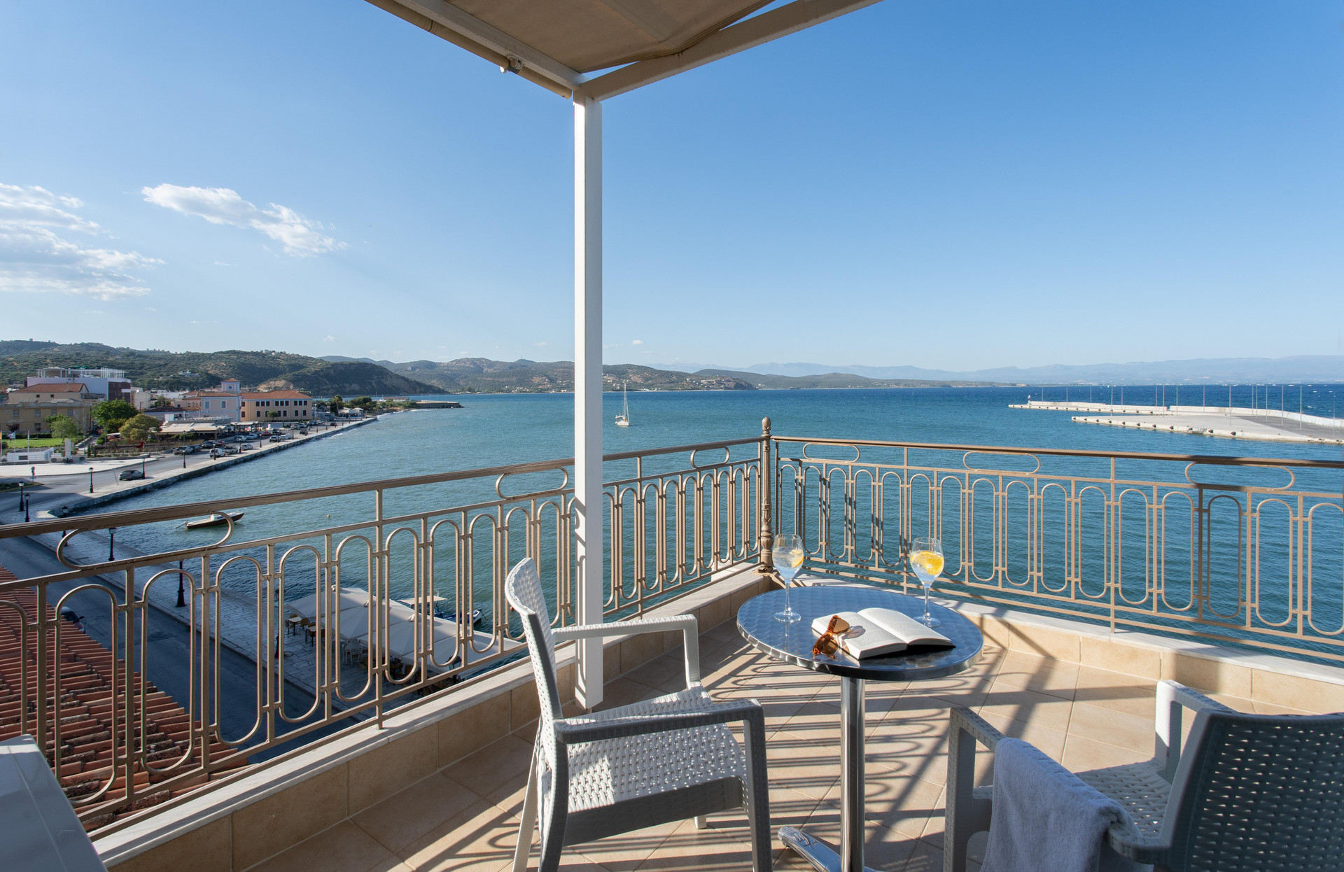 Varios Pantheon City Hotel