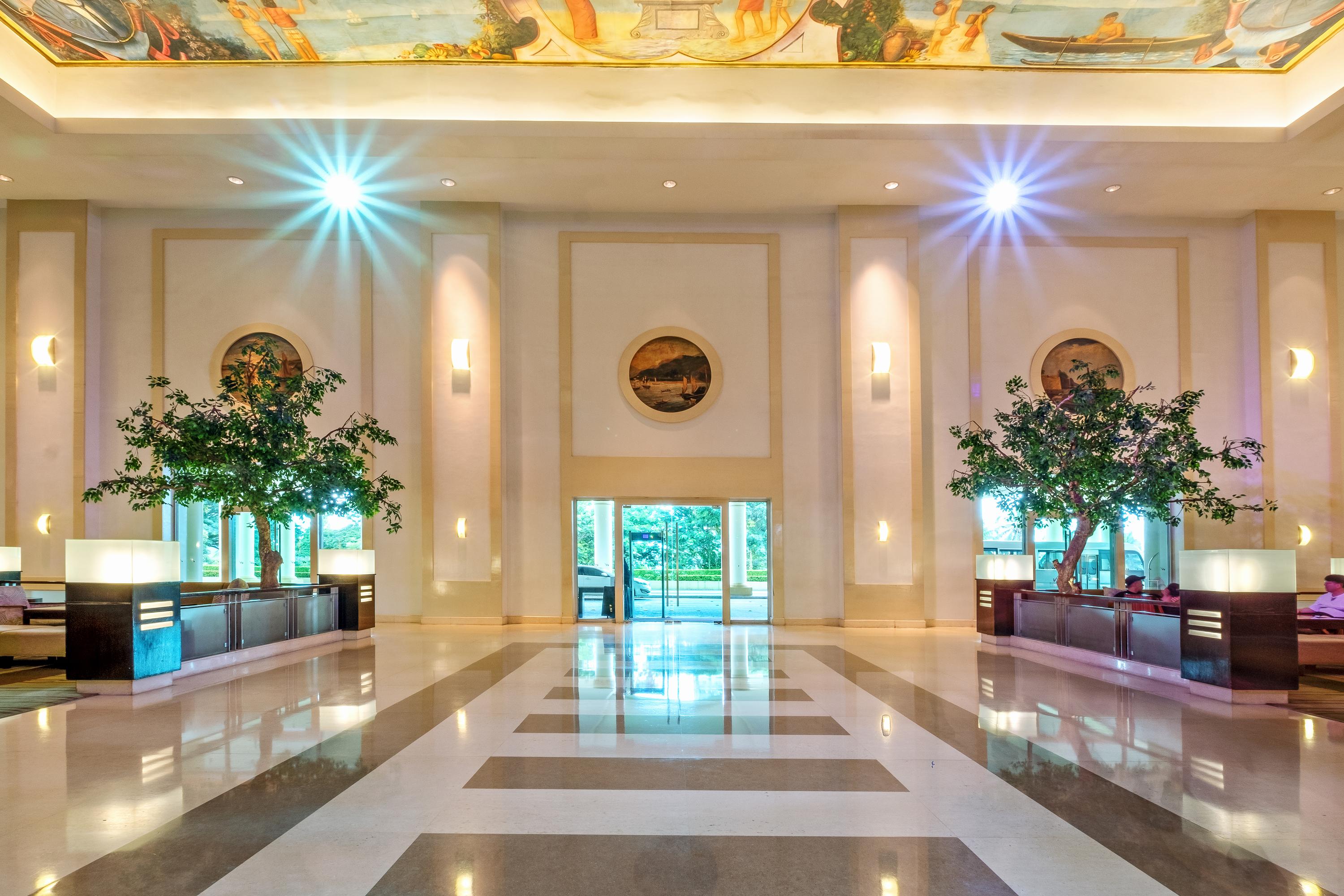 Vista Lobby Waterfront Cebu City Hotel & Casino