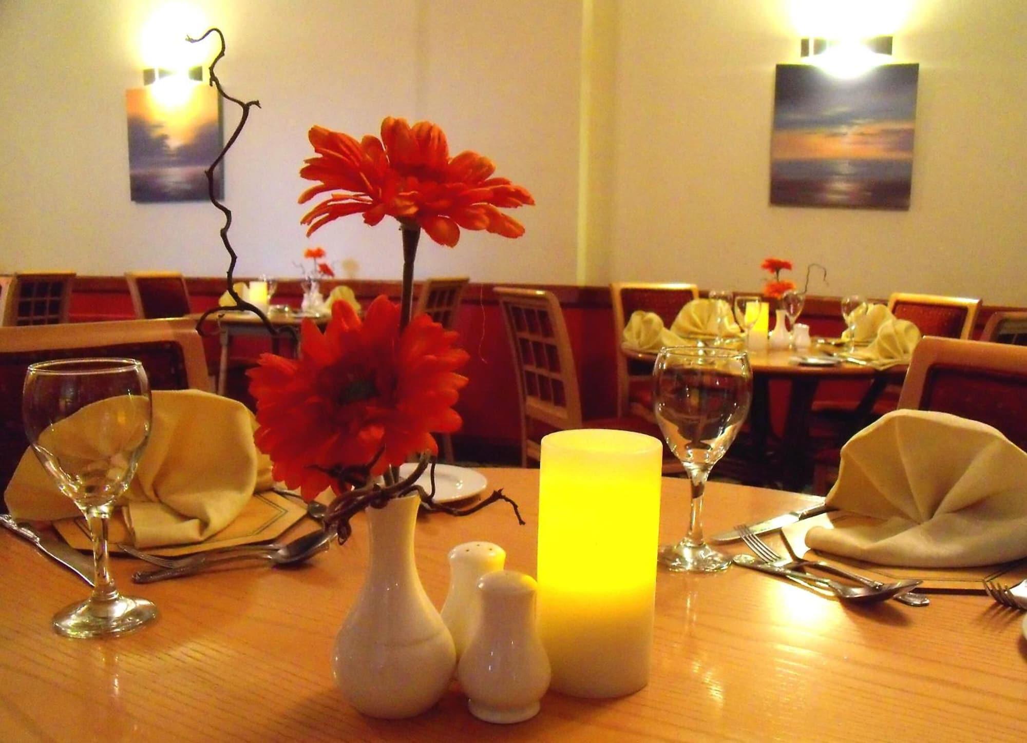 Restaurant The Burton Hotel and Cloud Nine