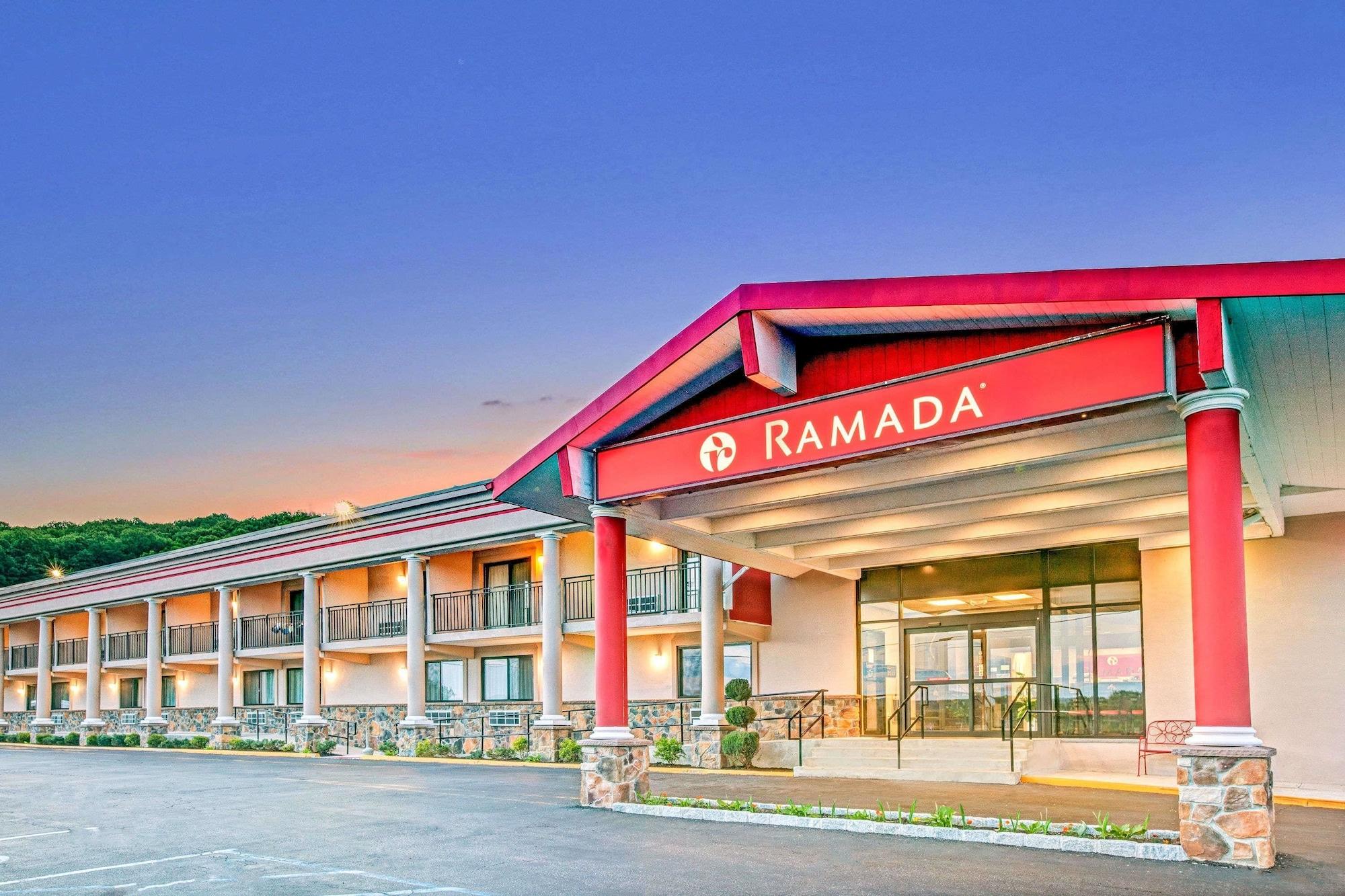 Vista Exterior Ramada by Wyndham Rockaway