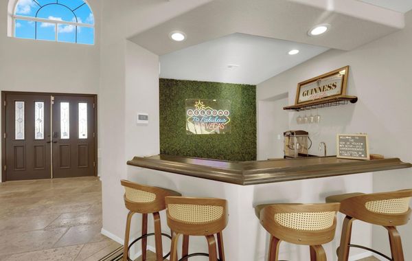 Vegas Fun Retreat - Pool, Games, Relaxation&Space! - Hoteles con jacuzzi en Las Vegas, Nevada