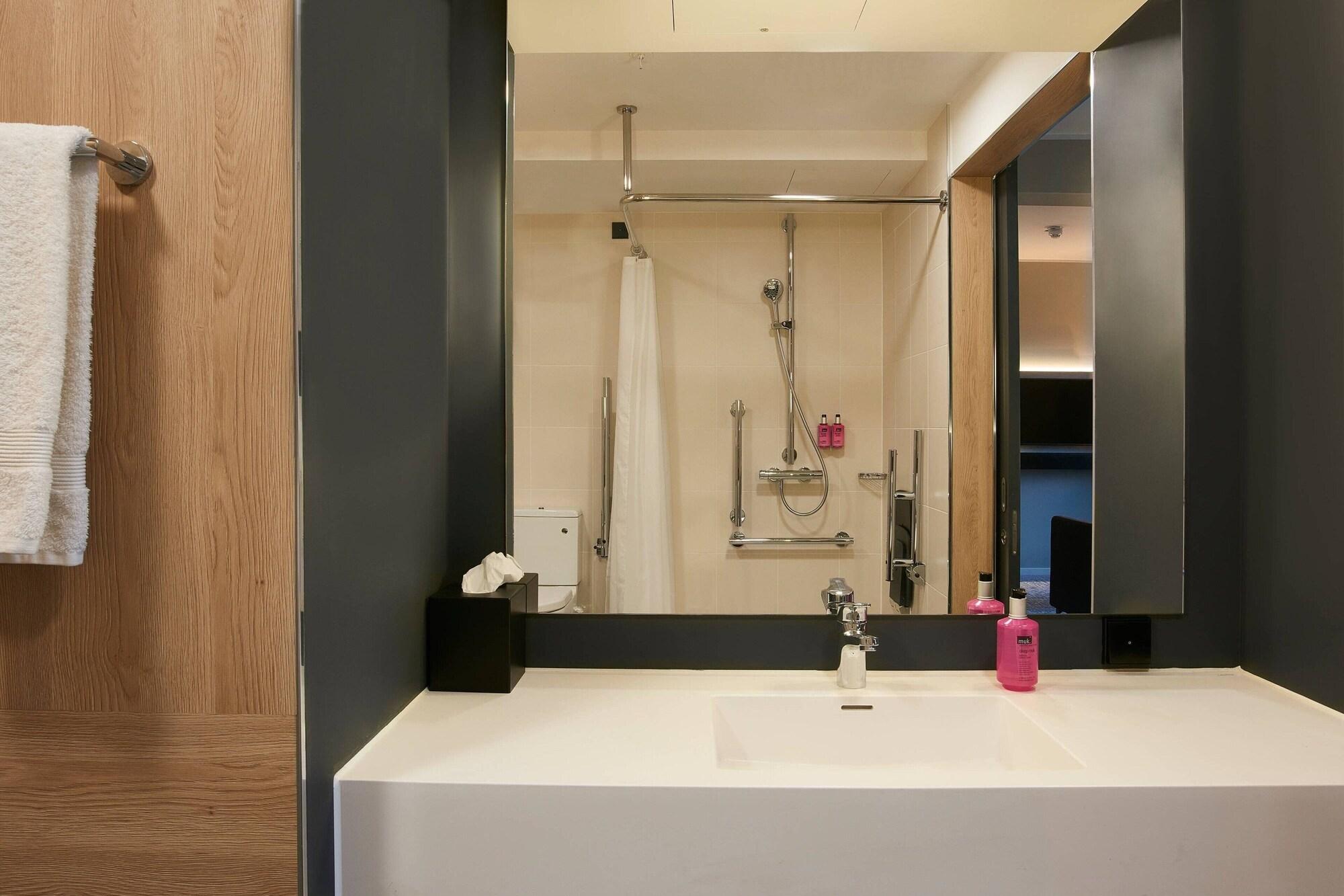 Equipamiento de Habitación Moxy Chester