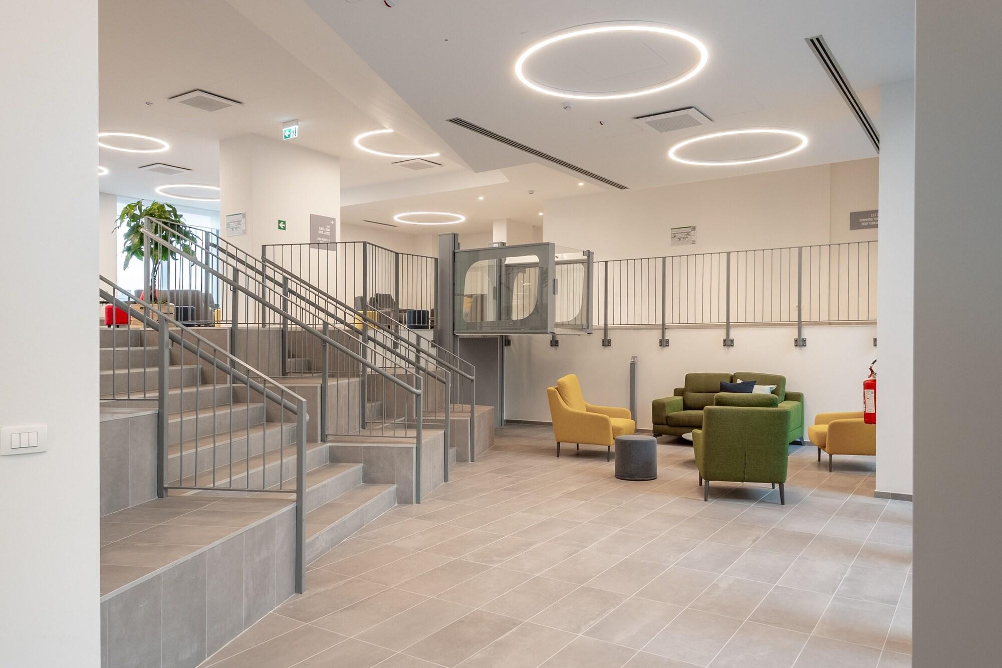 Vista Lobby Florentia Living Stays
