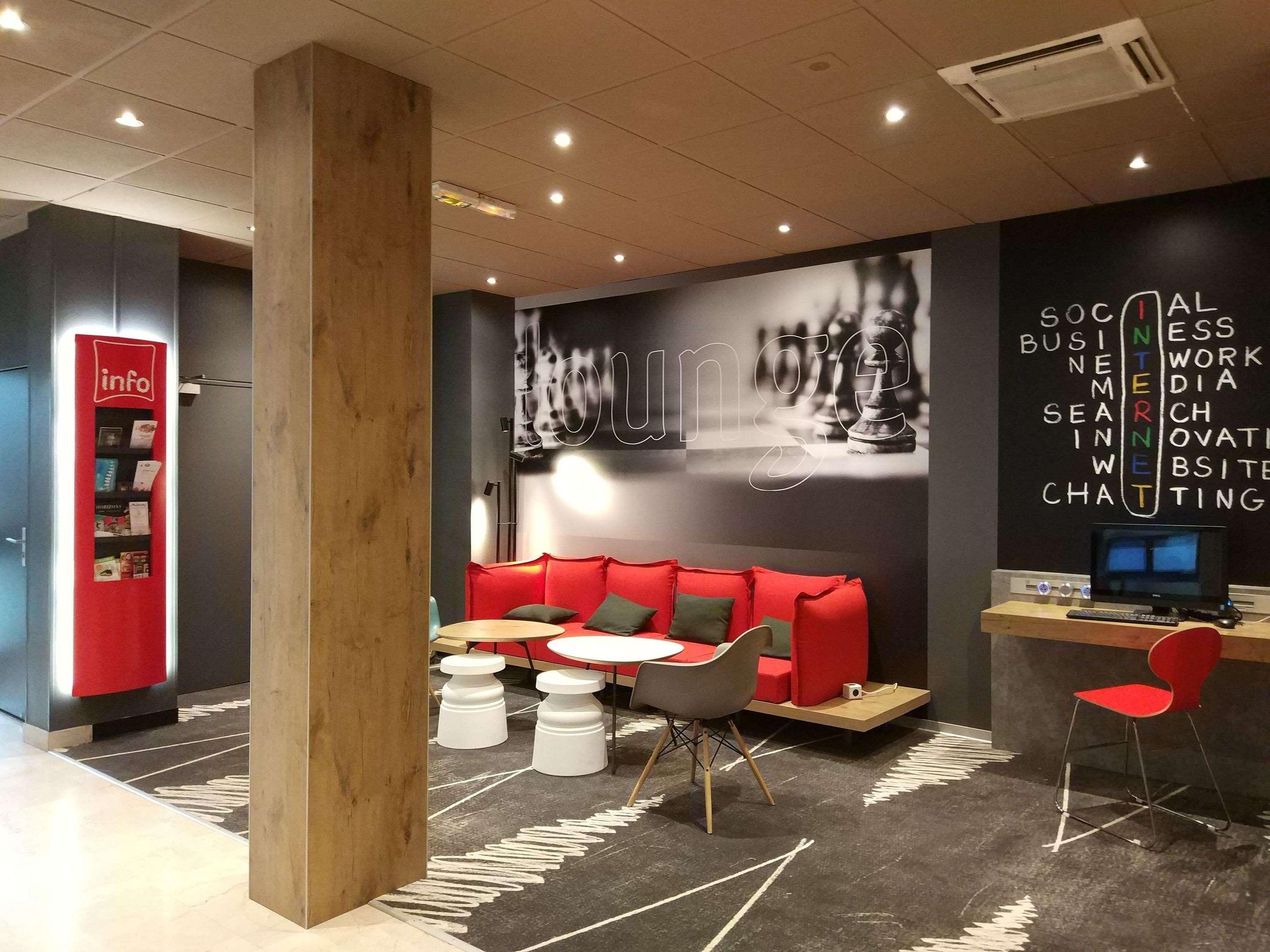 Vista Exterior ibis Saint Gratien