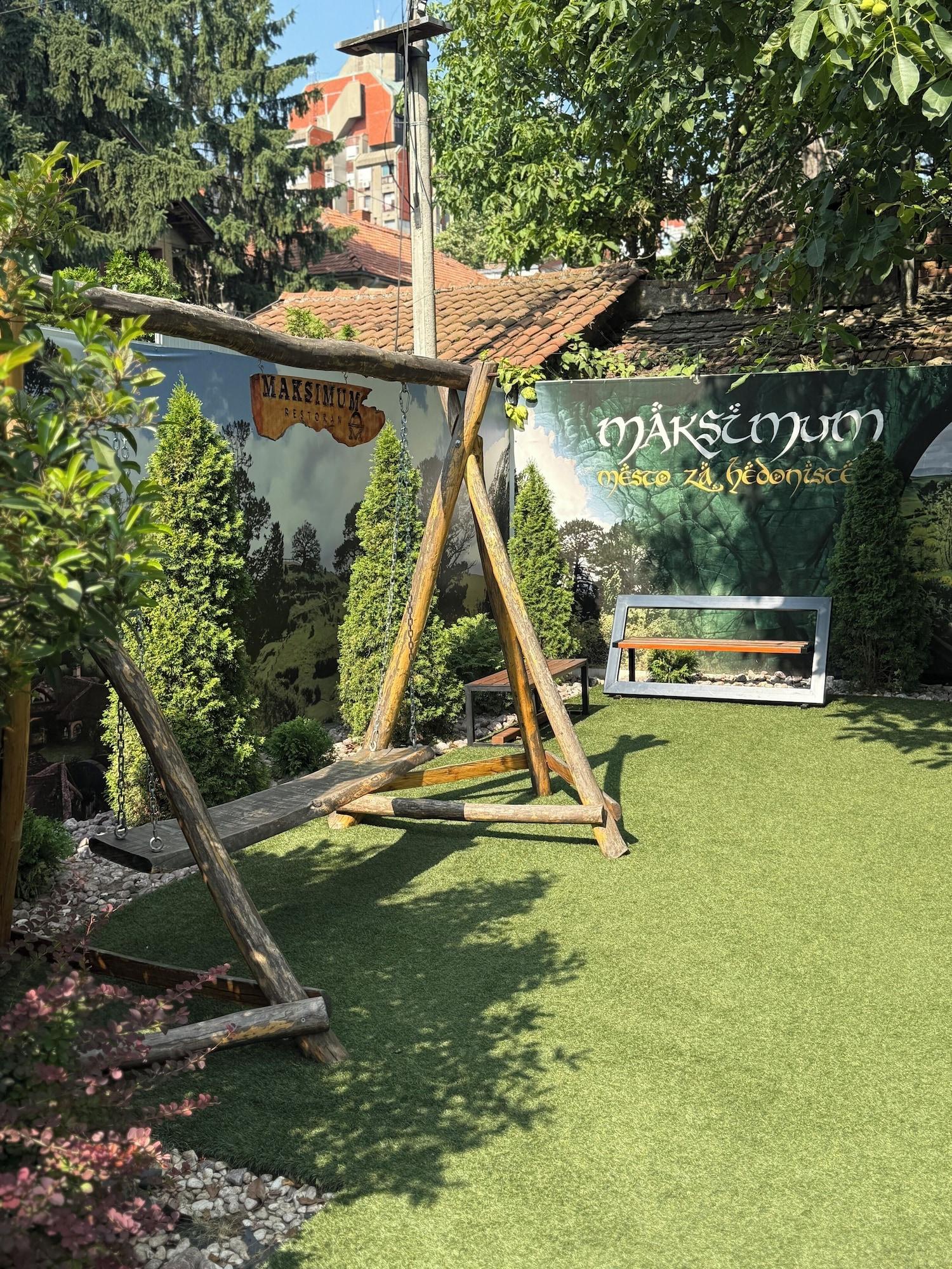 Vista Exterior Hotel Maksimum